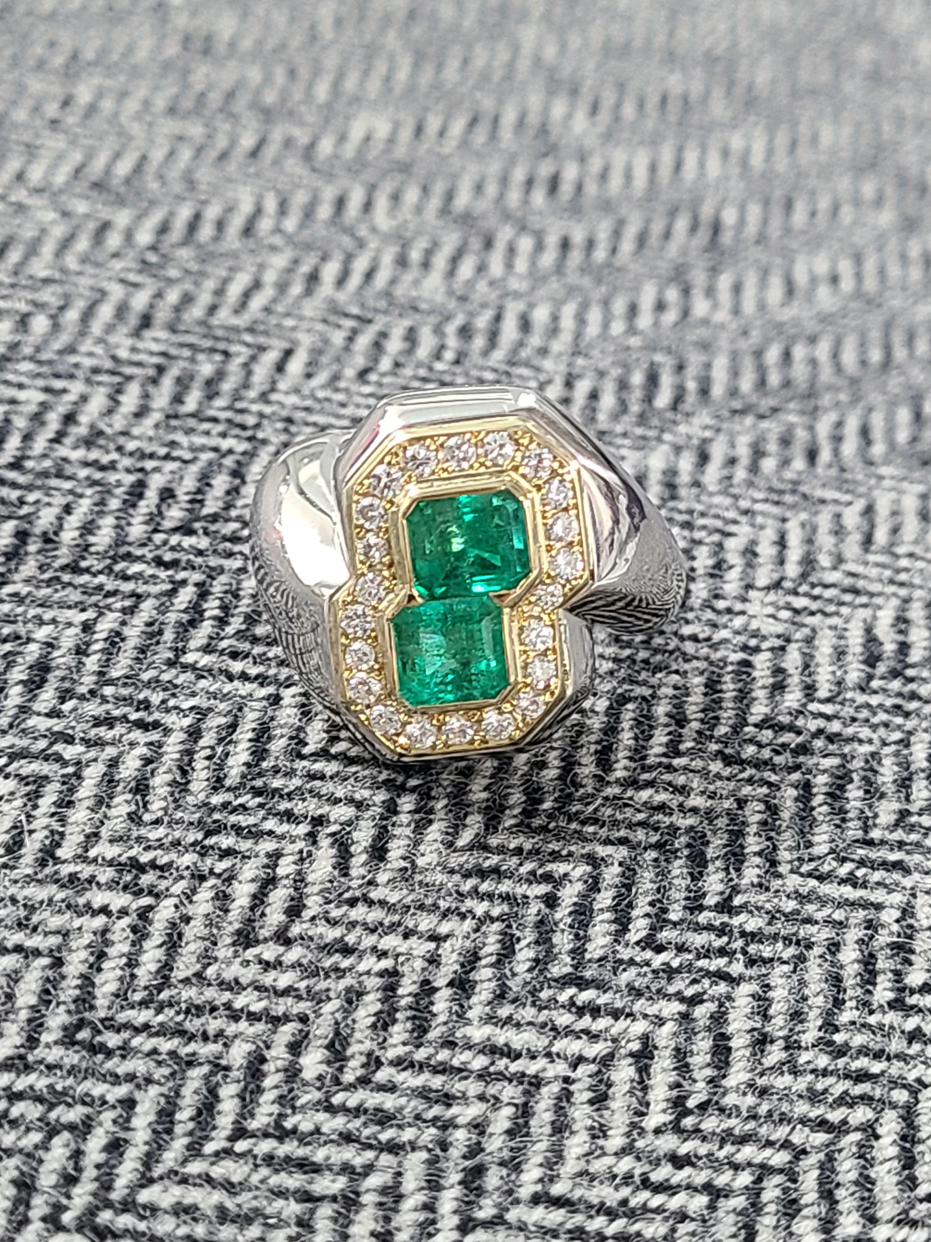 18 Karat Gold and Platinum PT900 Natural Emerald and Diamond Ring For Sale 4