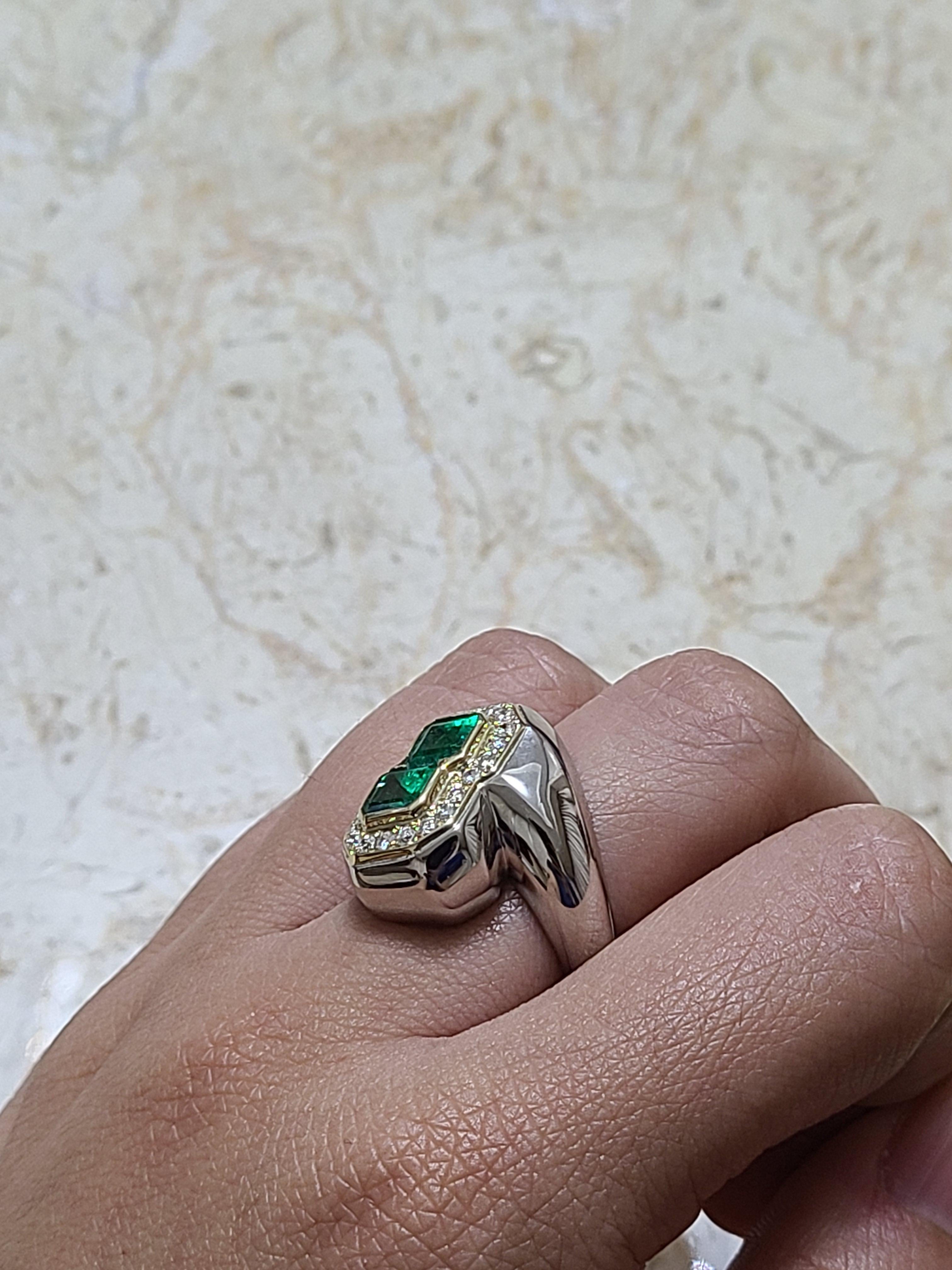 18 Karat Gold and Platinum PT900 Natural Emerald and Diamond Ring In New Condition For Sale In Hong Kong, HK