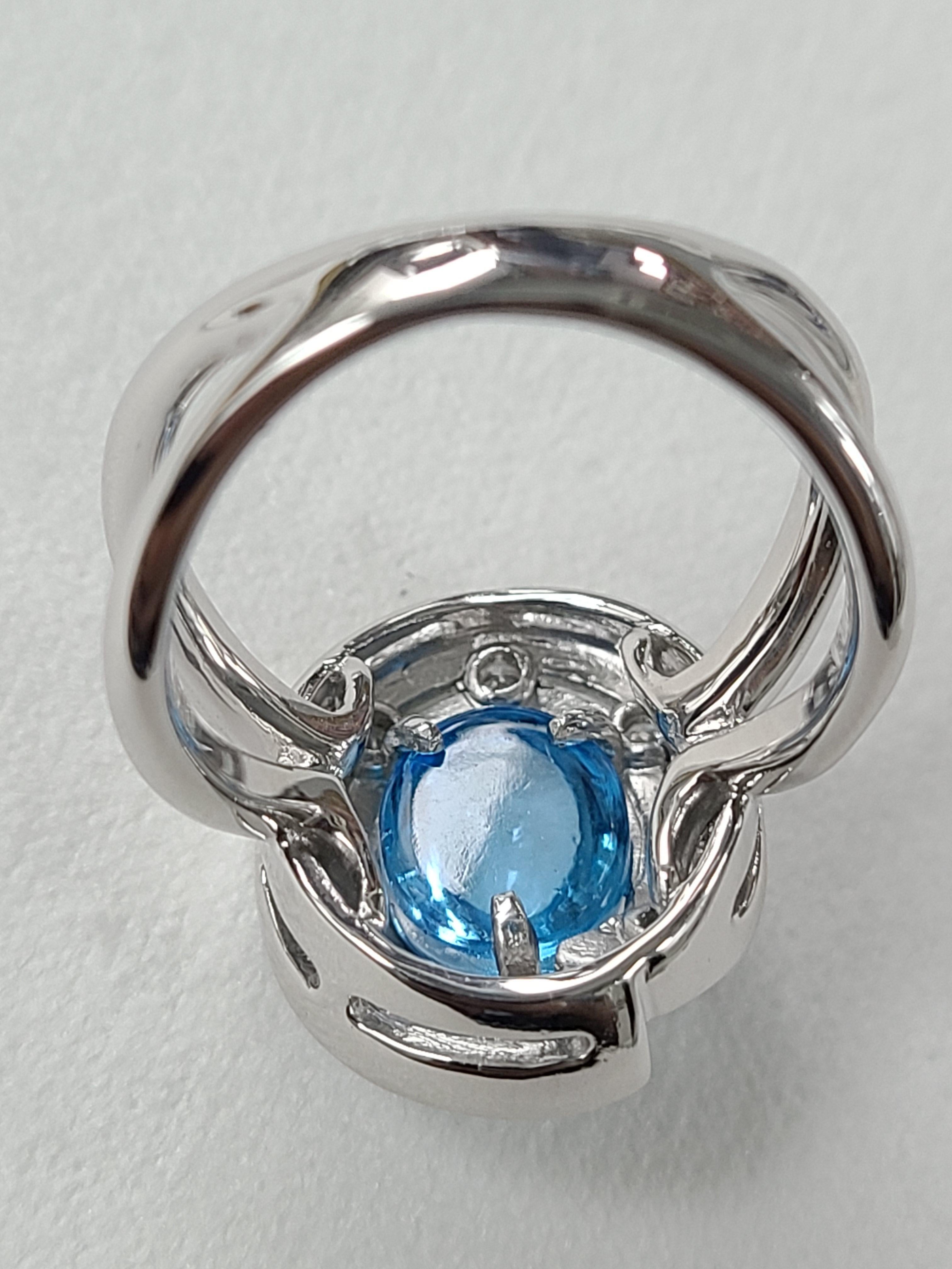 18 Karat Gold Blue Topaz Cabochon with Diamond Ring For Sale 3