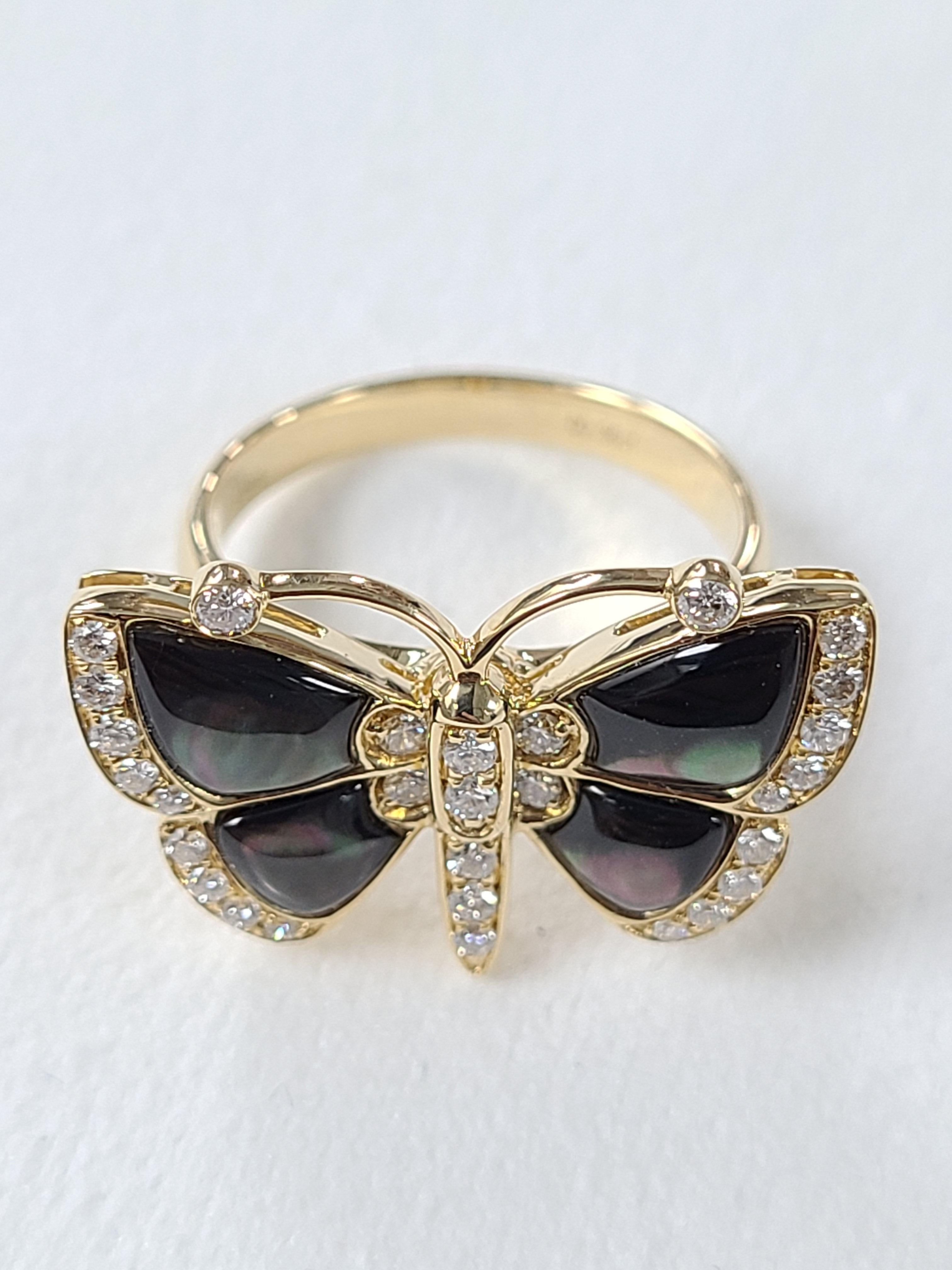 A Gorgeous butterfly ring made in 18K gold and diamond with M.O.P . The diamond weight in the ring is .35 carats and gross weight of the ring is 6.3 grams. Ring dimensions in cm 1 x 2 x 2 ( L X W X H ). US size 6 1/2.
