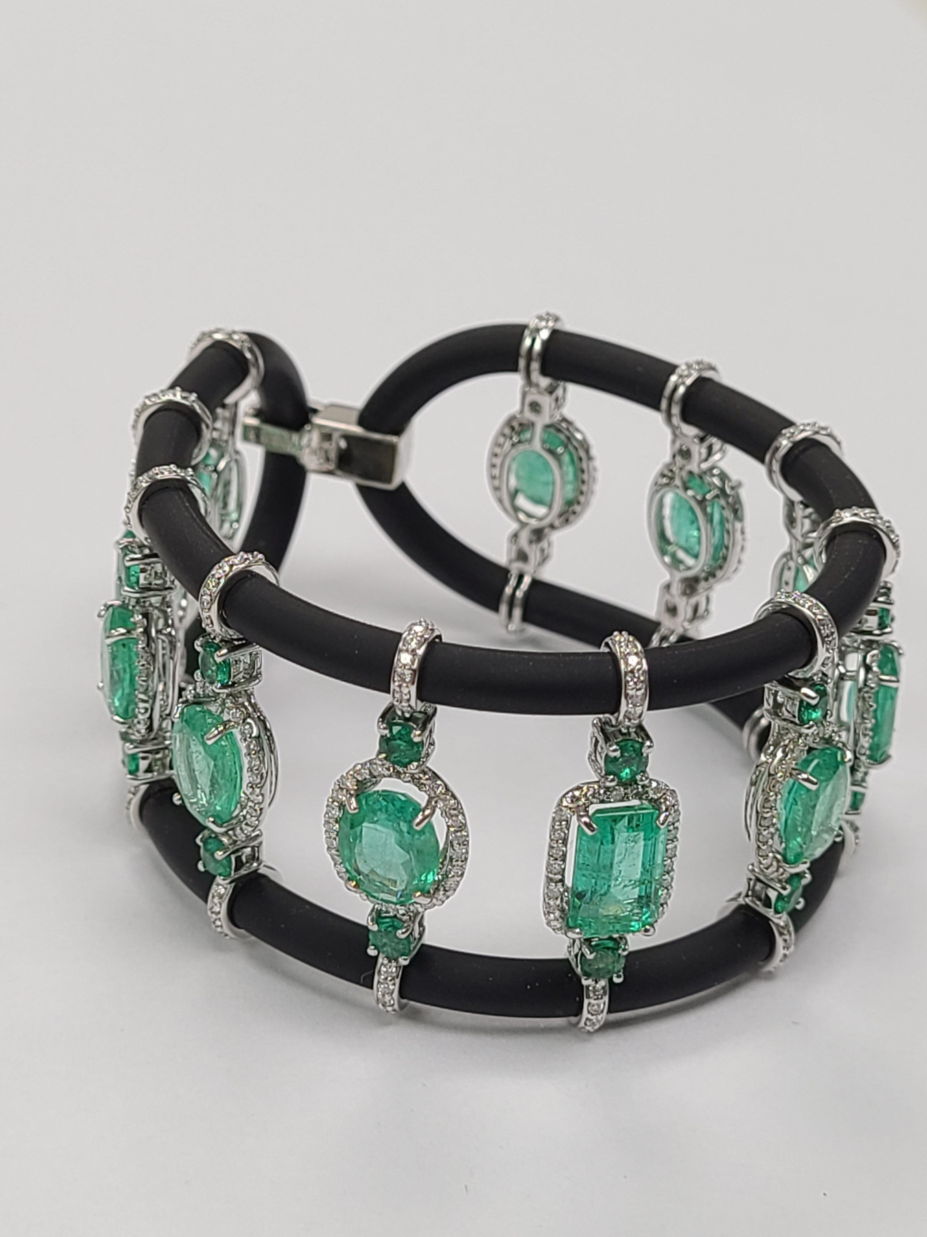 18 Karat Gold Chord Emerald Bracelet with Diamonds 2