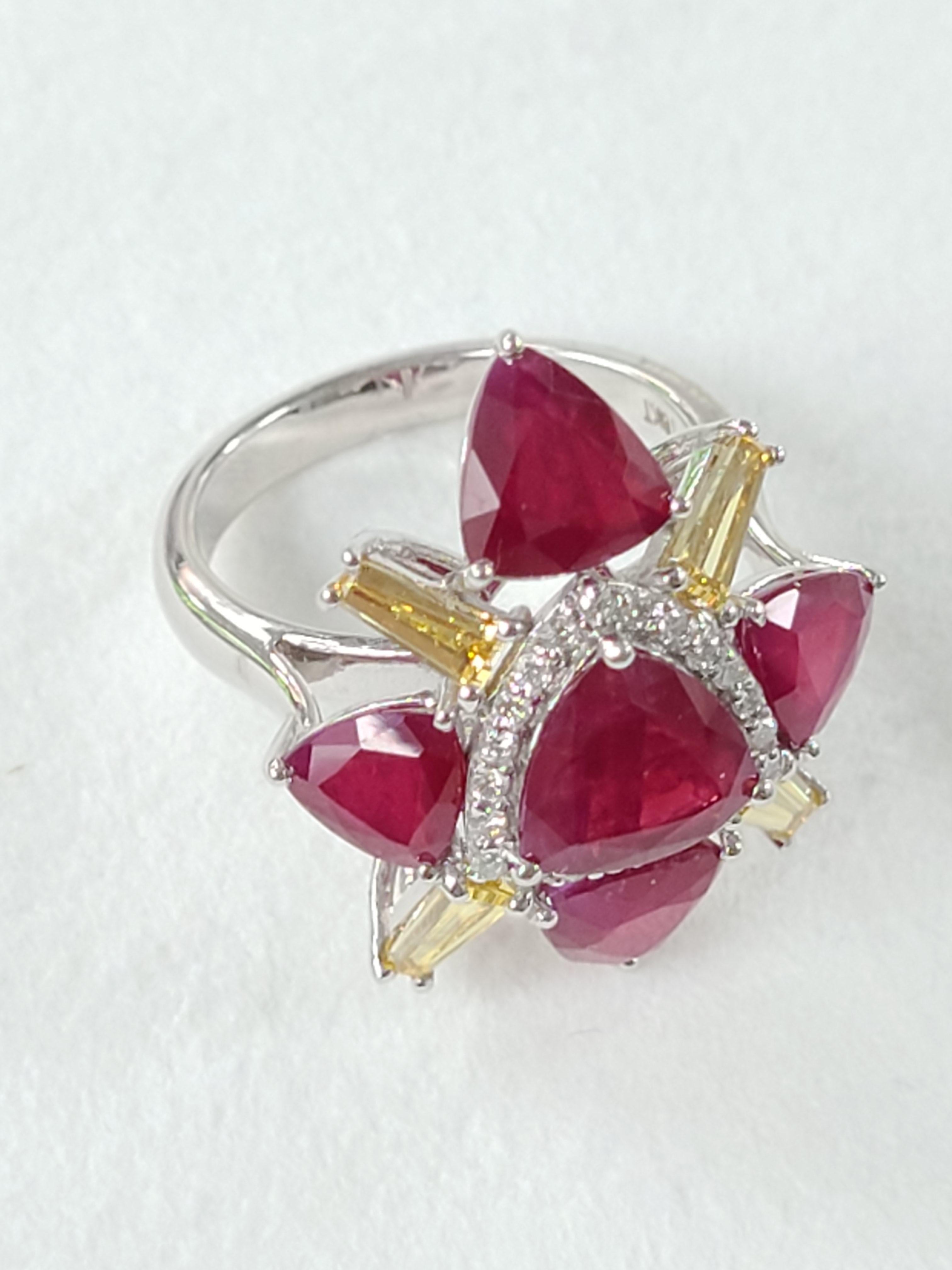 Women's or Men's 18 Karat Gold Mozambique Ruby and Baguette Diamonds Cocktail Ring