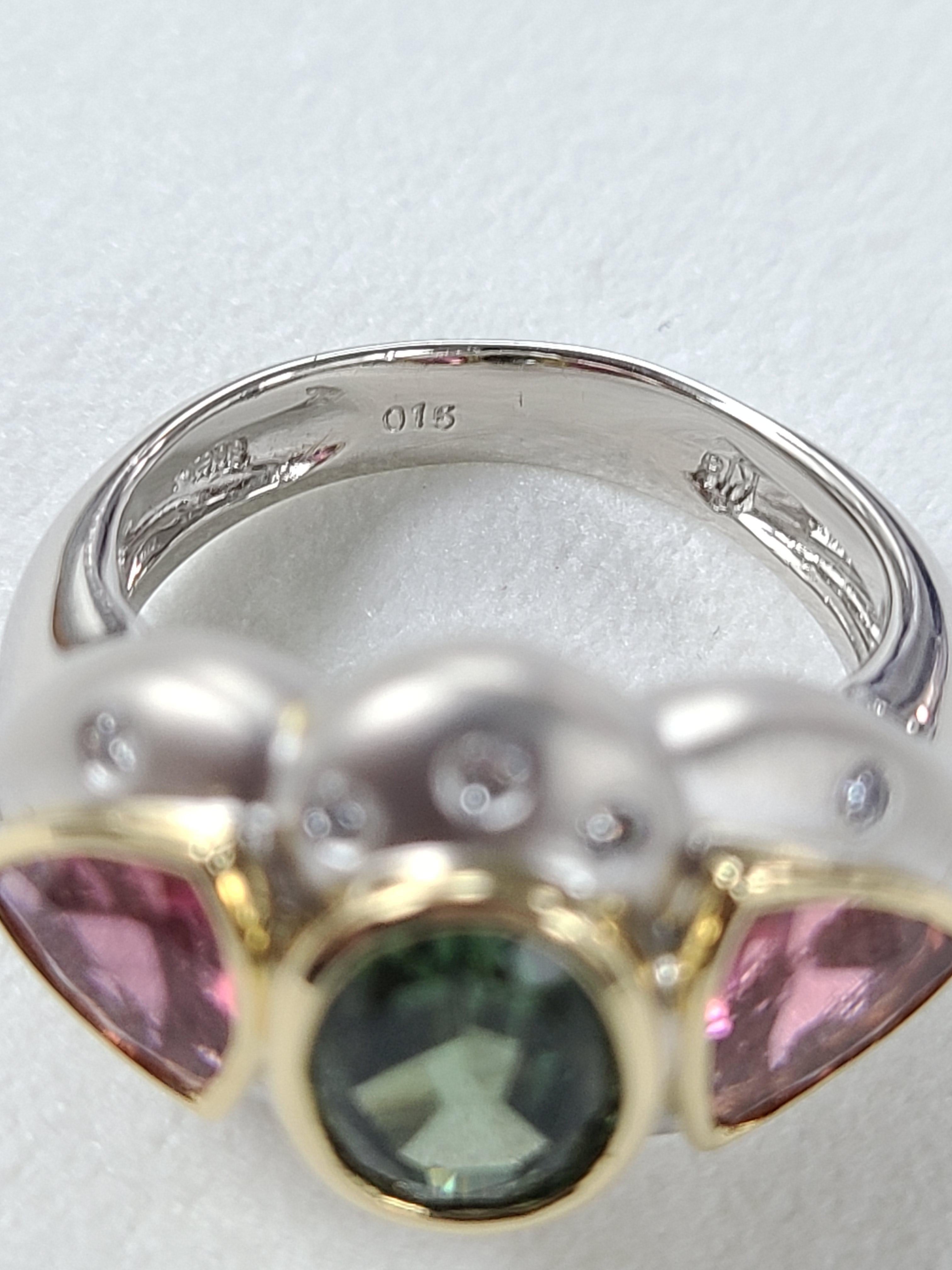 Taglio ovale Anello in oro 18 carati con tormalina multipla e diamanti in vendita