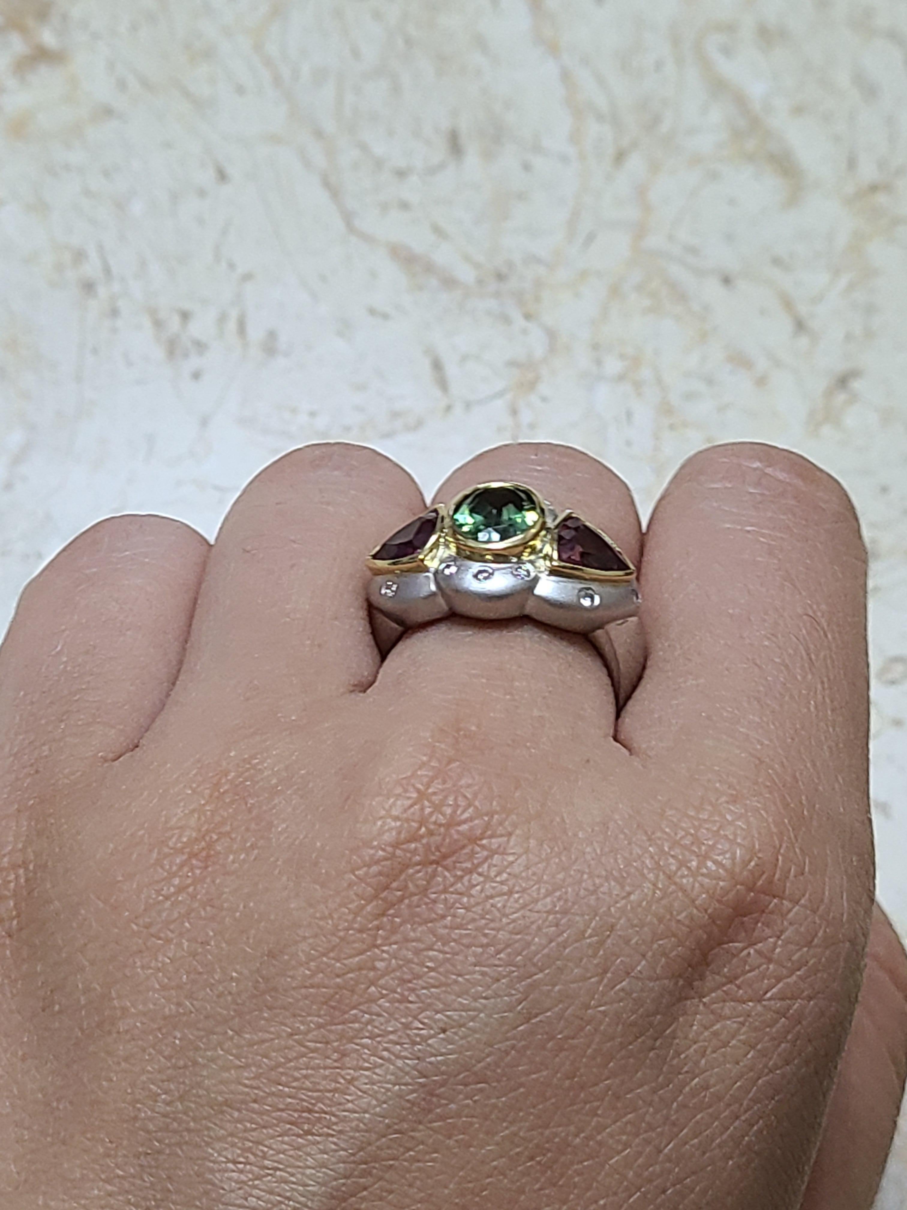 Anello in oro 18 carati con tormalina multipla e diamanti in vendita 1