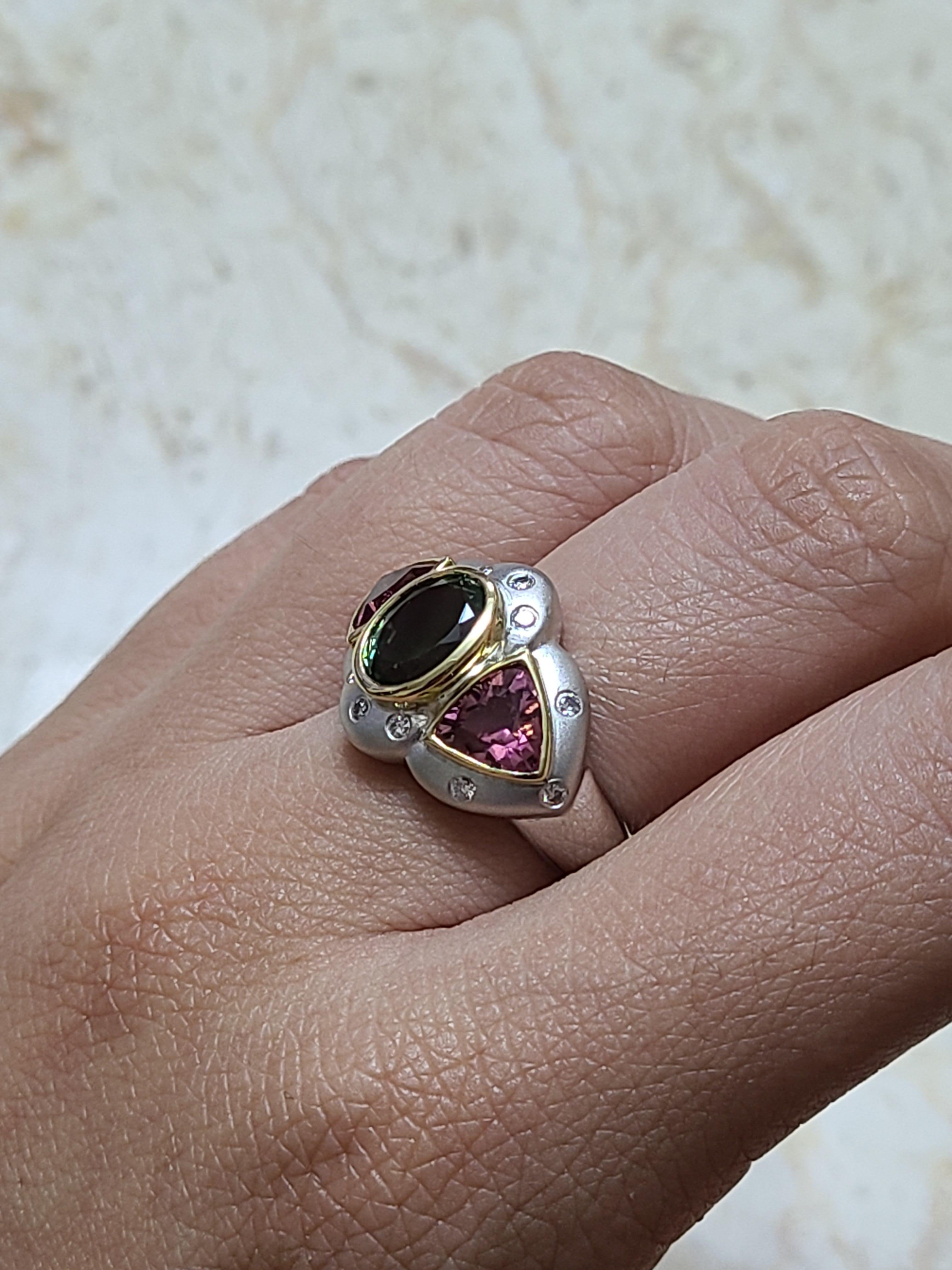 Anello in oro 18 carati con tormalina multipla e diamanti in vendita 2