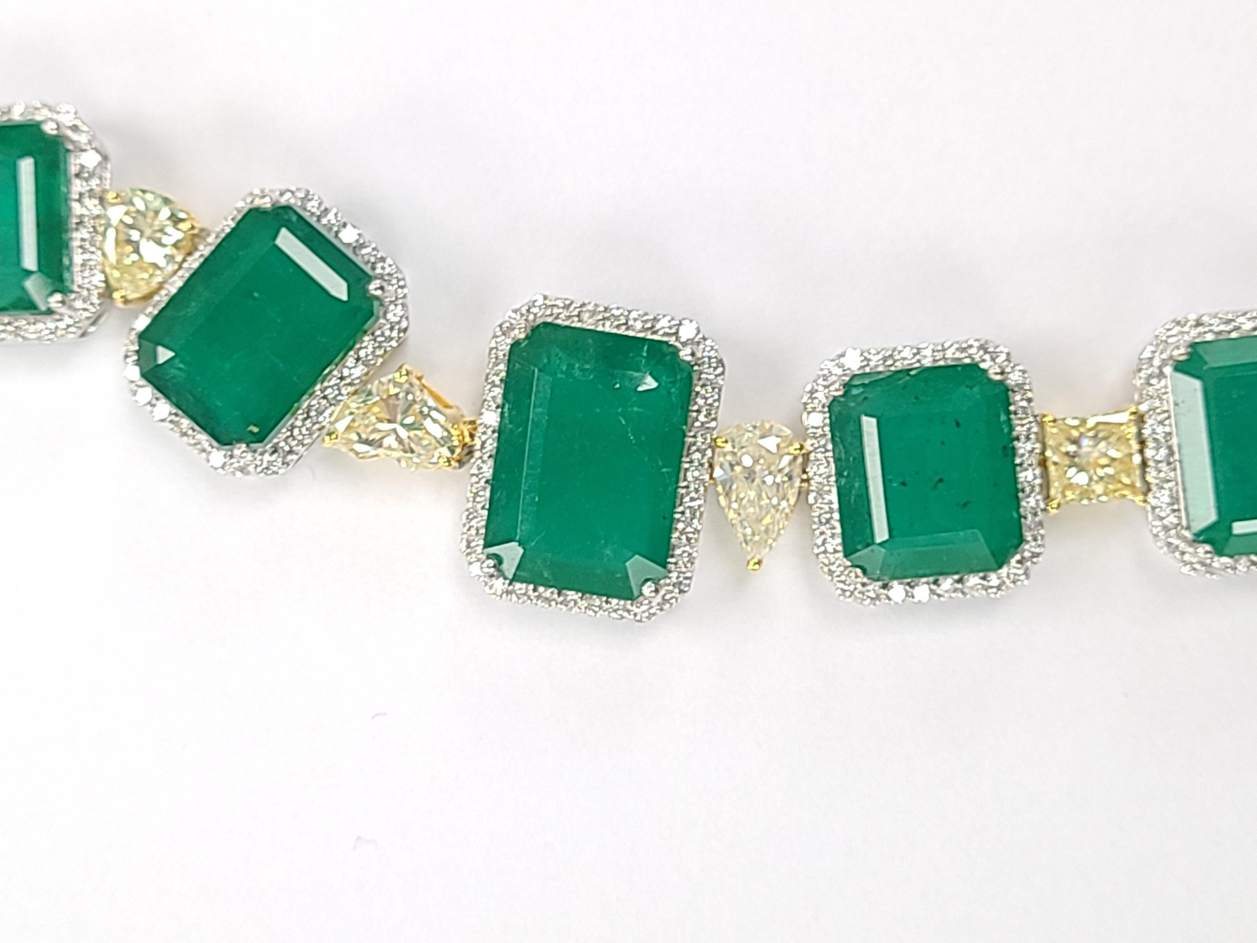 18 Karat Gold Natural Emerald with Yellow Diamond Bracelet In New Condition In Hong Kong, HK