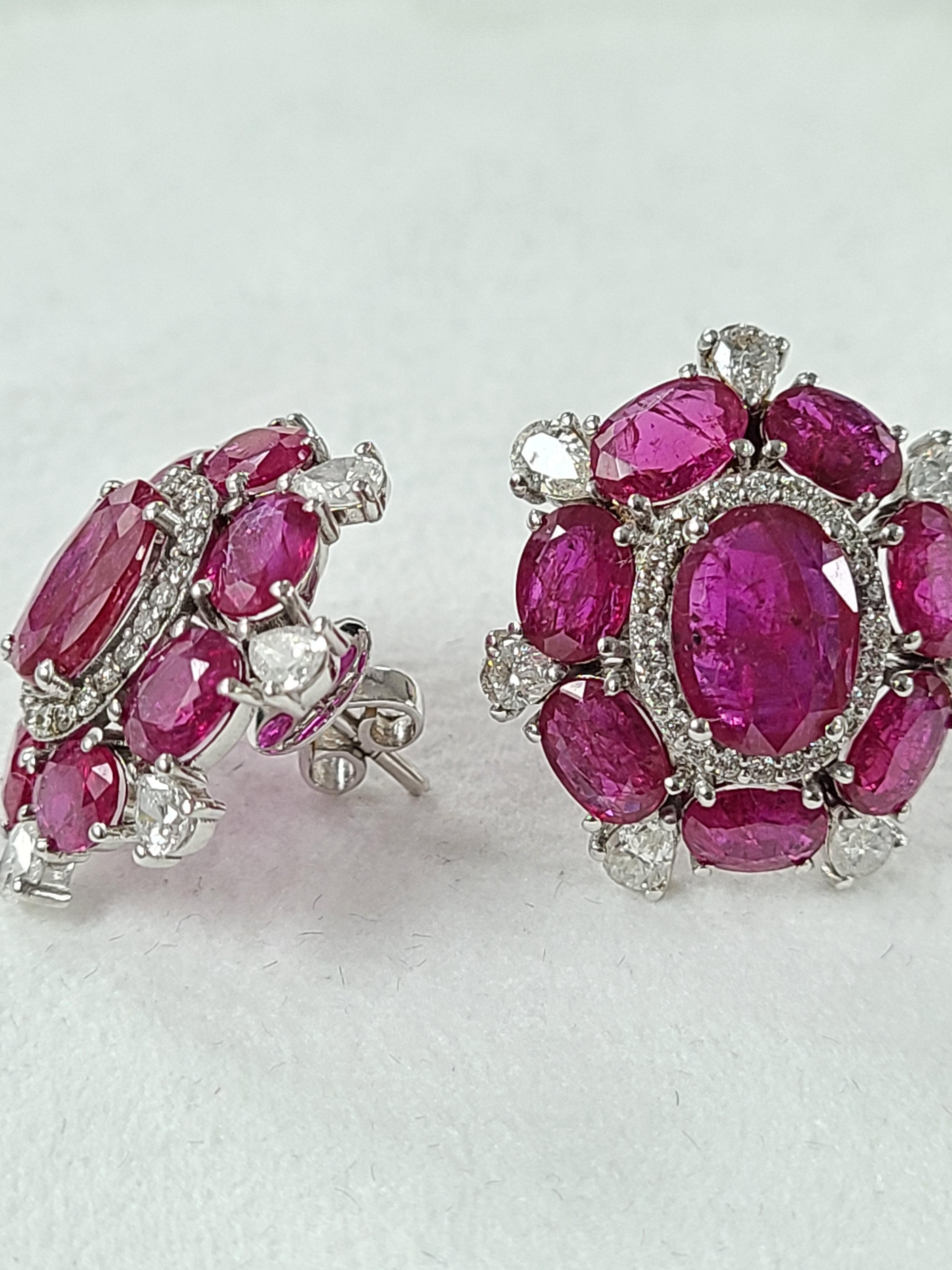 18 Karat Gold Natural Ruby and Diamonds Cluster Style Stud Earrings In New Condition In Hong Kong, HK
