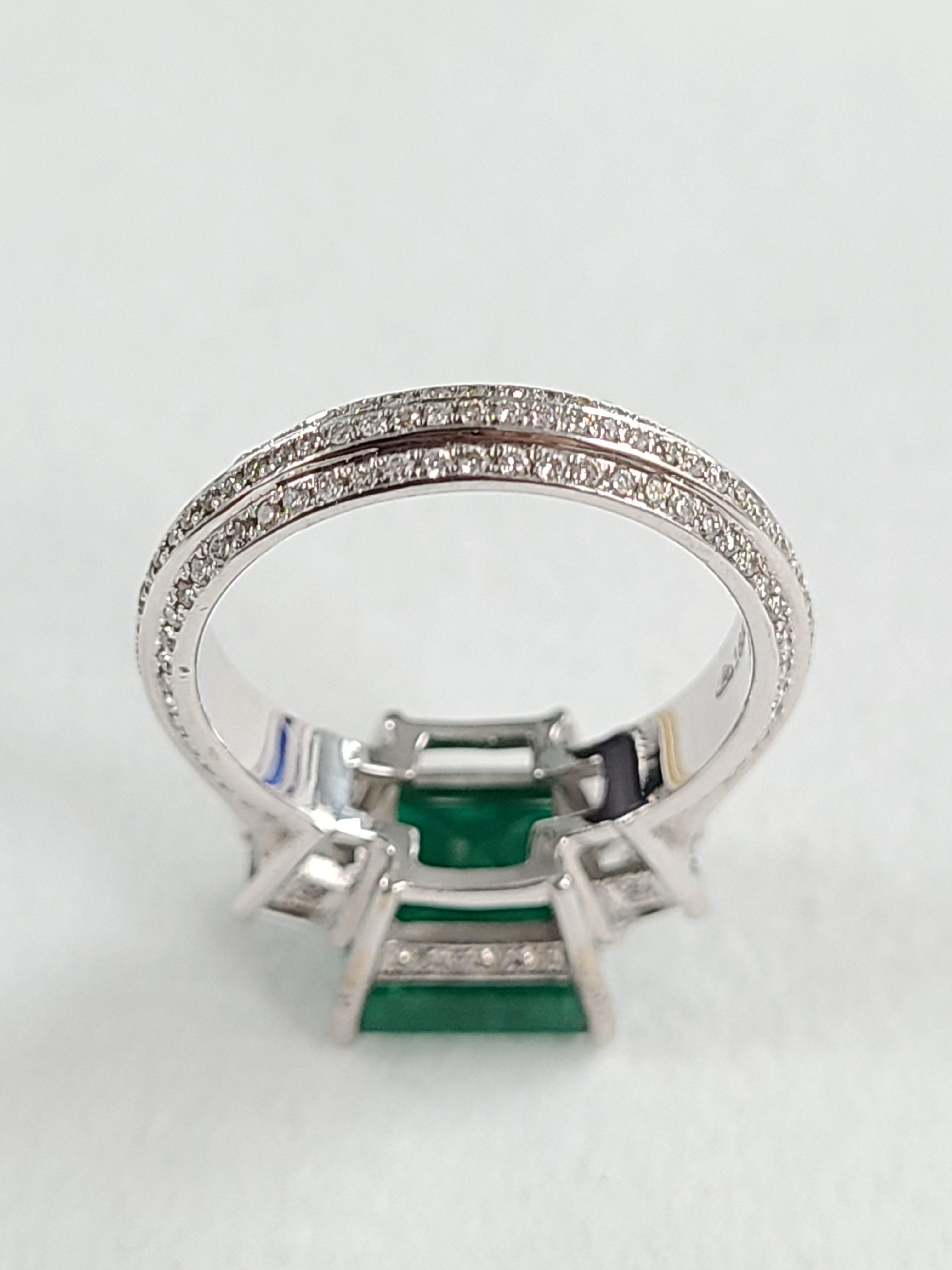 Princess Cut Set in 18 Karat Gold, Square Zambian Emerald and Princess Diamonds Ring