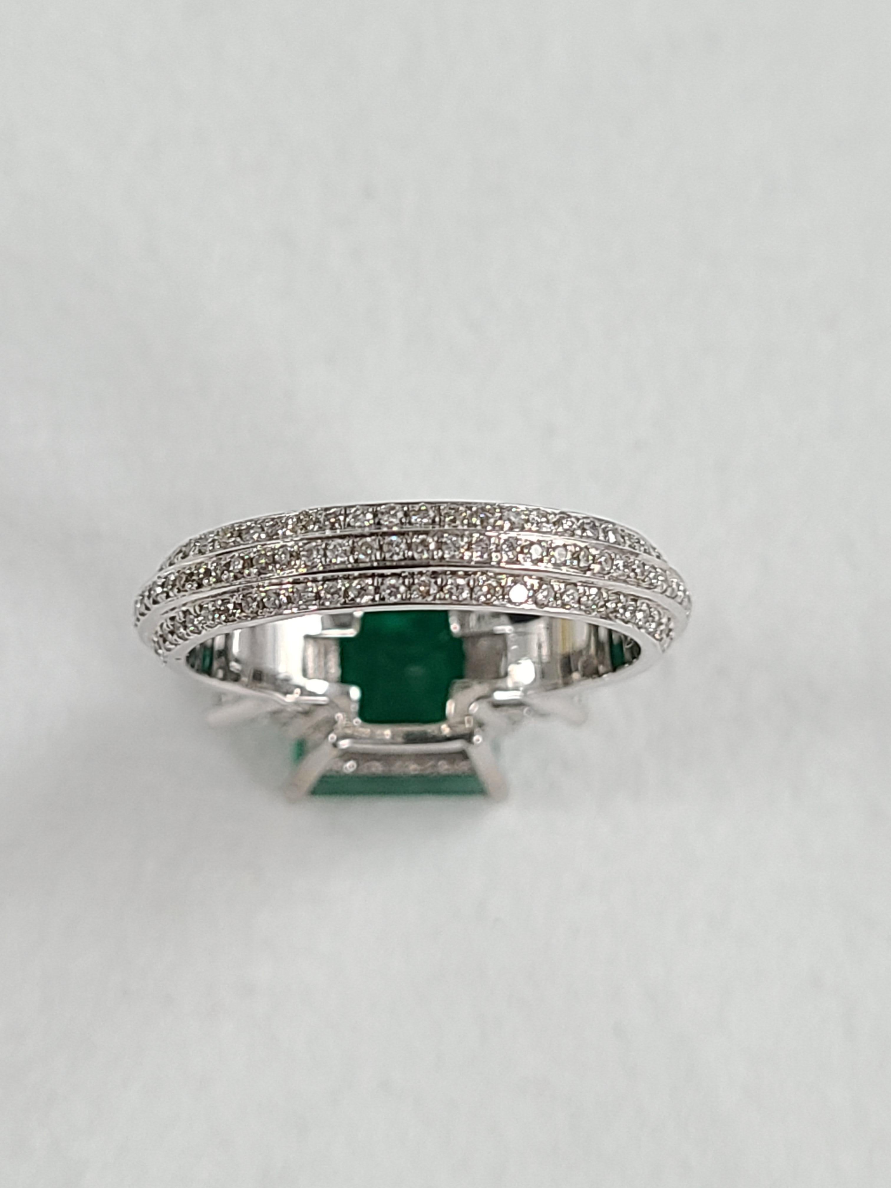 Set in 18 Karat Gold, Square Zambian Emerald and Princess Diamonds Ring In New Condition In Hong Kong, HK