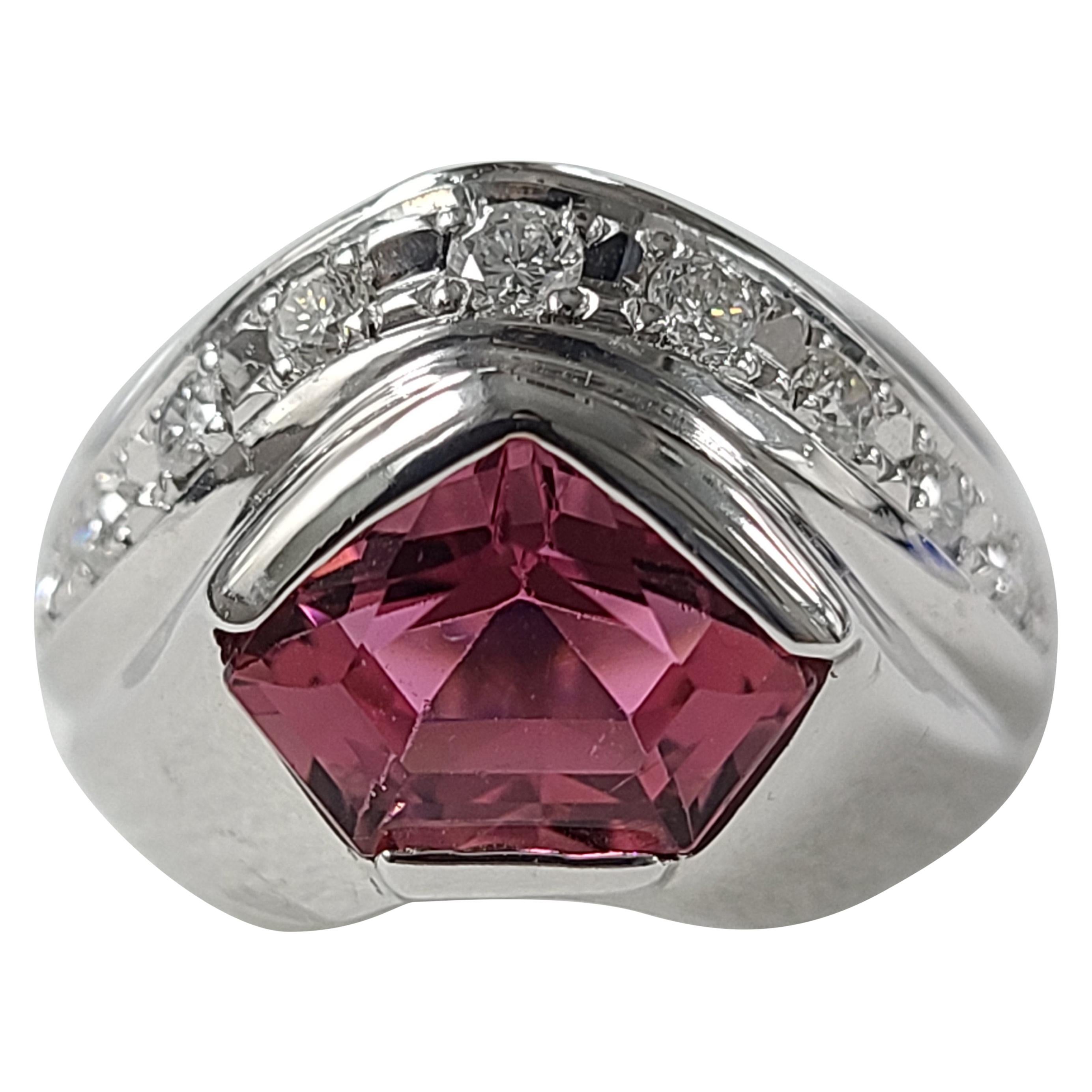 18 Karat Gold Tourmaline Ring with Diamonds