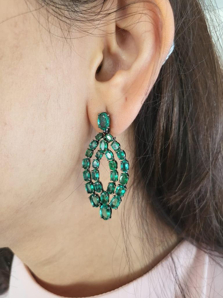 Set in 18k Black Gold, 12.54 Carats, Natural Zambian Emerald Dangle Earrings For Sale 3