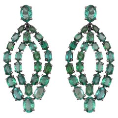 Ohrhänger aus 18 Karat Schwarzgold, 12,54 Karat, natürlicher sambischer Smaragd