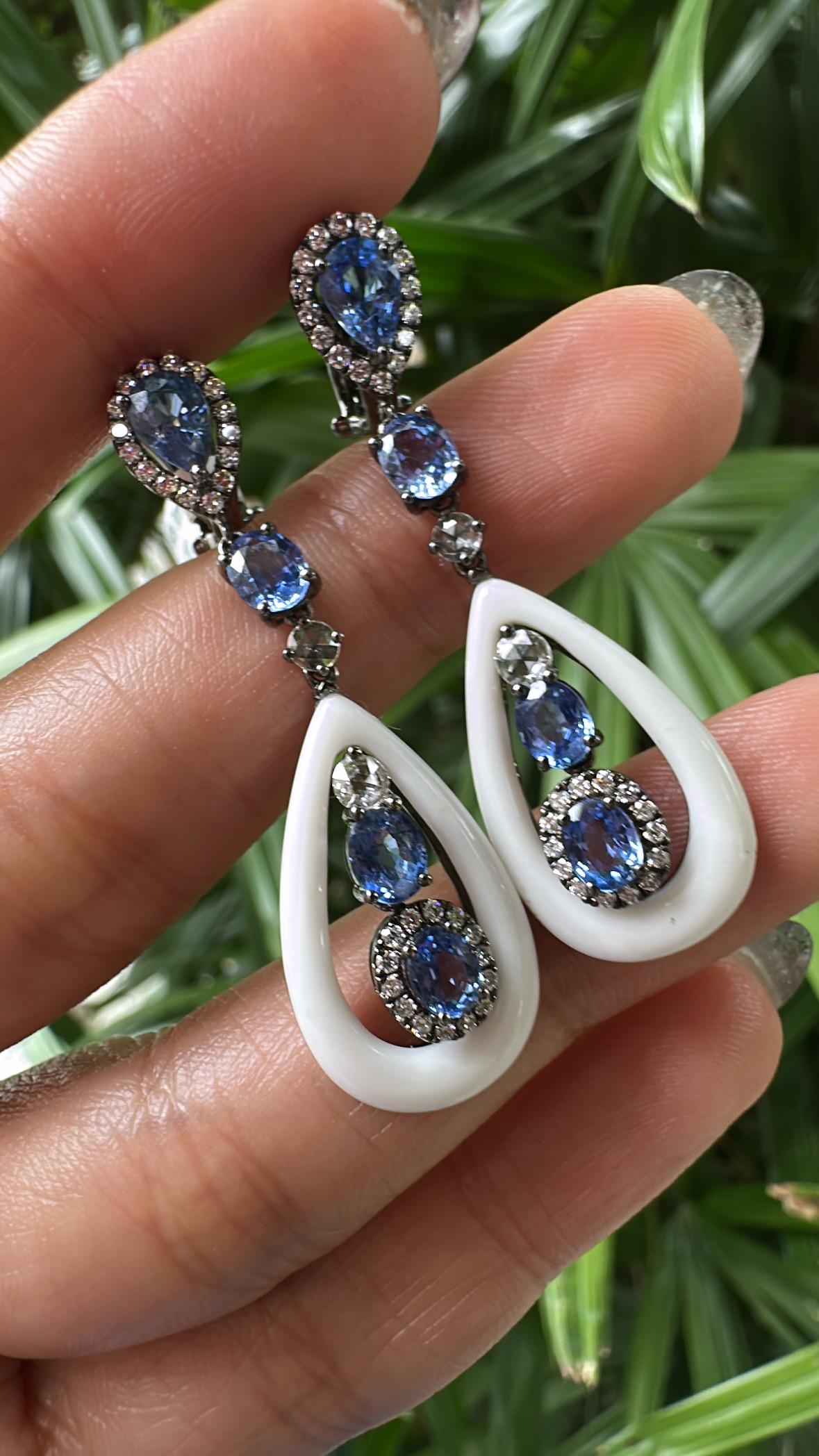 Ohrringe aus 18 Karat Schwarzgold, blaue Ceylon-Saphire, Onyx und Diamanten als Anhänger für Damen oder Herren im Angebot