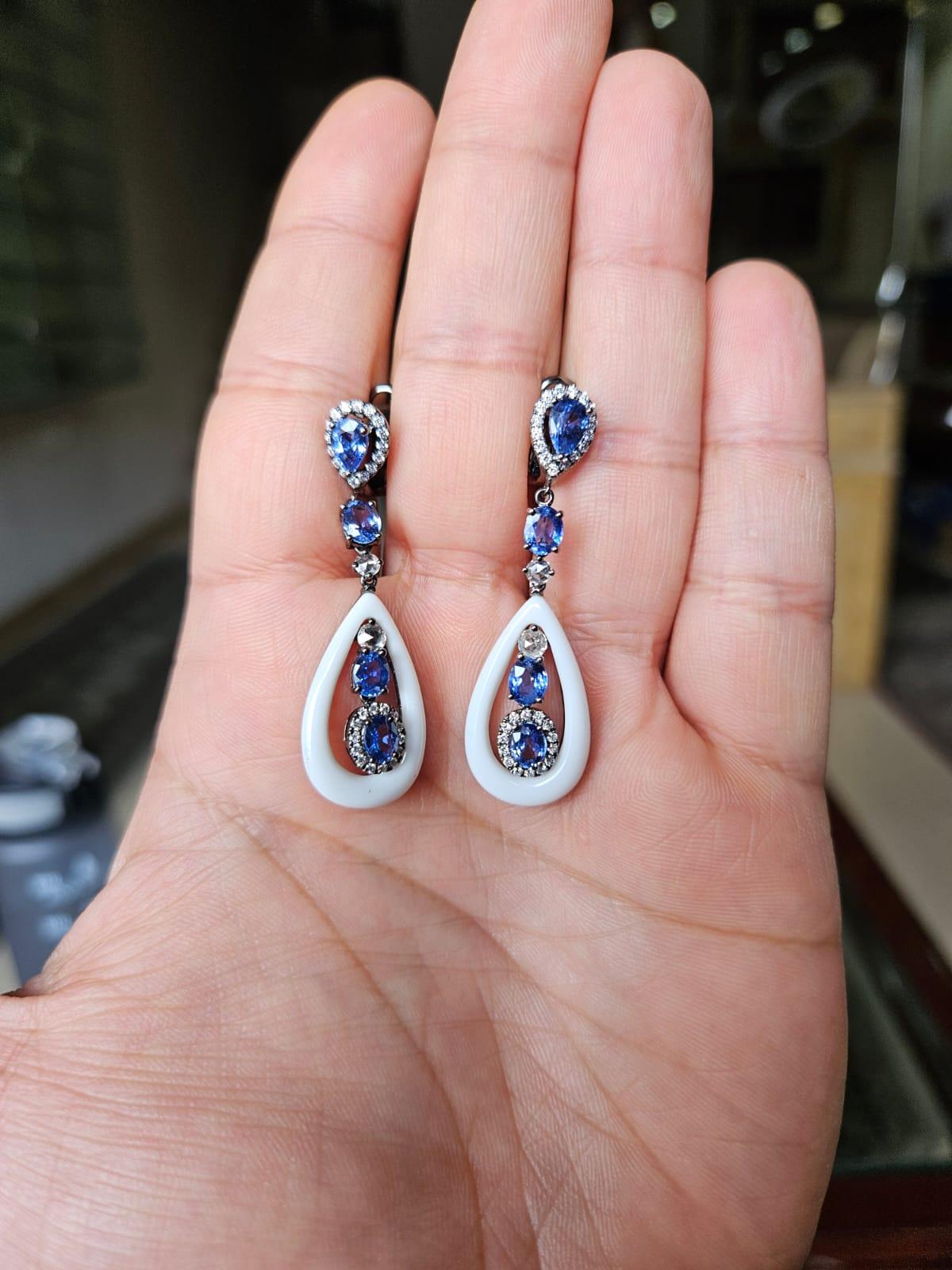 Ohrringe aus 18 Karat Schwarzgold, blaue Ceylon-Saphire, Onyx und Diamanten als Anhänger im Angebot 3