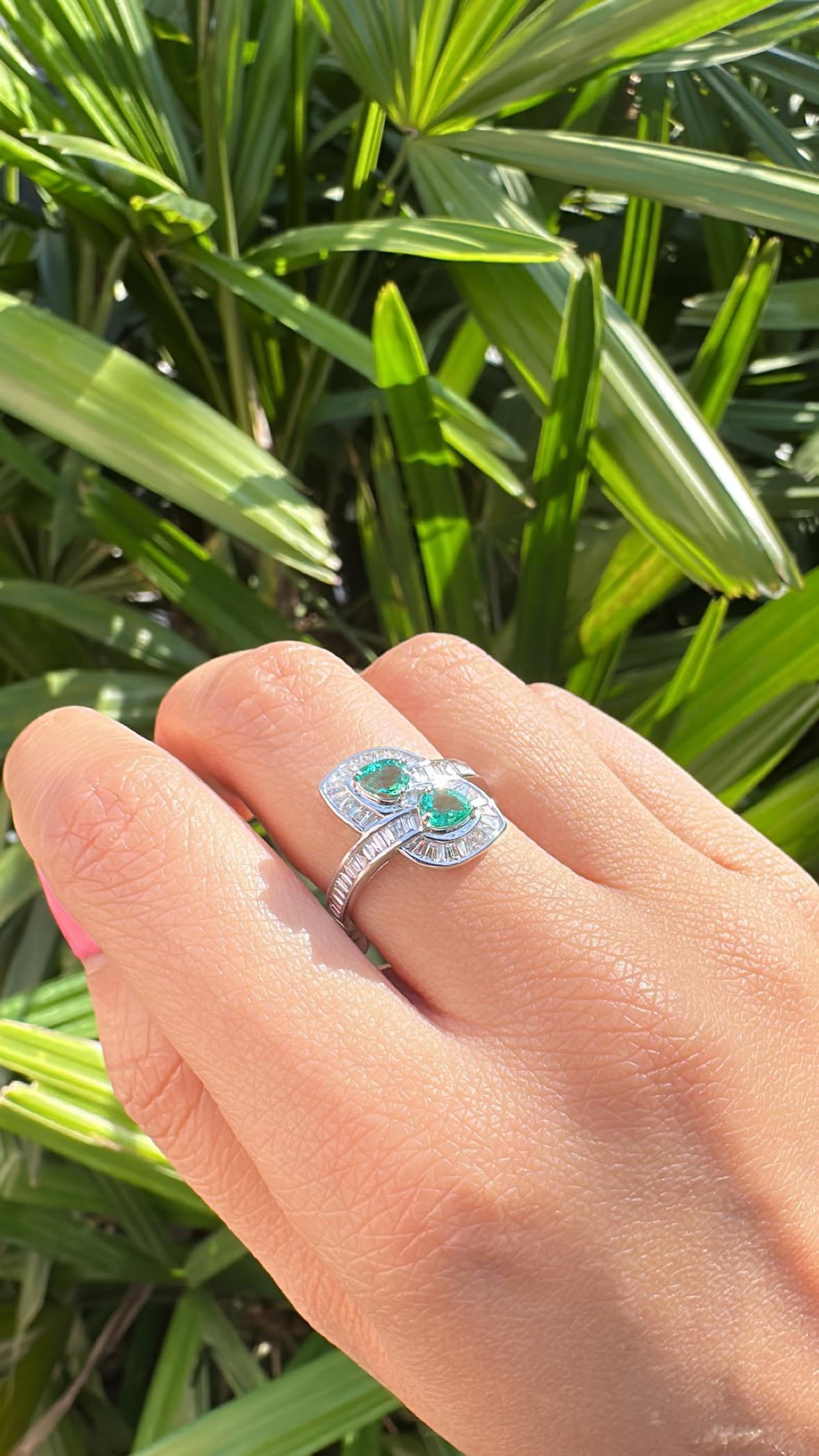 Set in 18K Gold, 0.60 carats, Zambian Emerald & Tapered Diamonds Engagement Ring For Sale 4