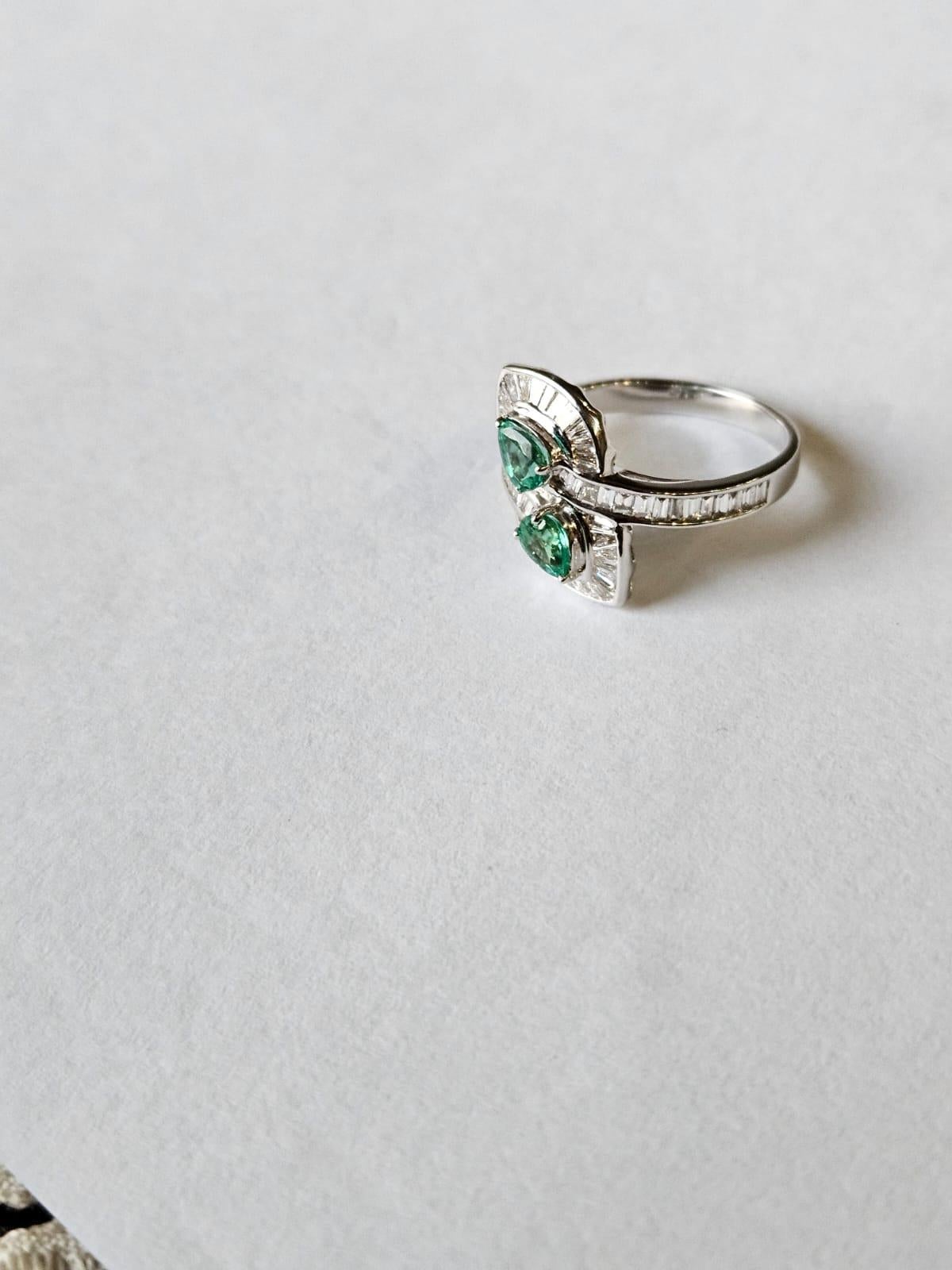 Pear Cut Set in 18K Gold, 0.60 carats, Zambian Emerald & Tapered Diamonds Engagement Ring For Sale