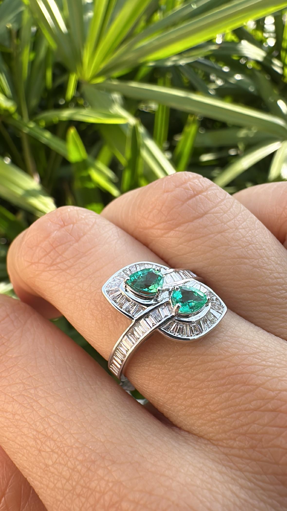 Set in 18K Gold, 0.60 carats, Zambian Emerald & Tapered Diamonds Engagement Ring For Sale 1