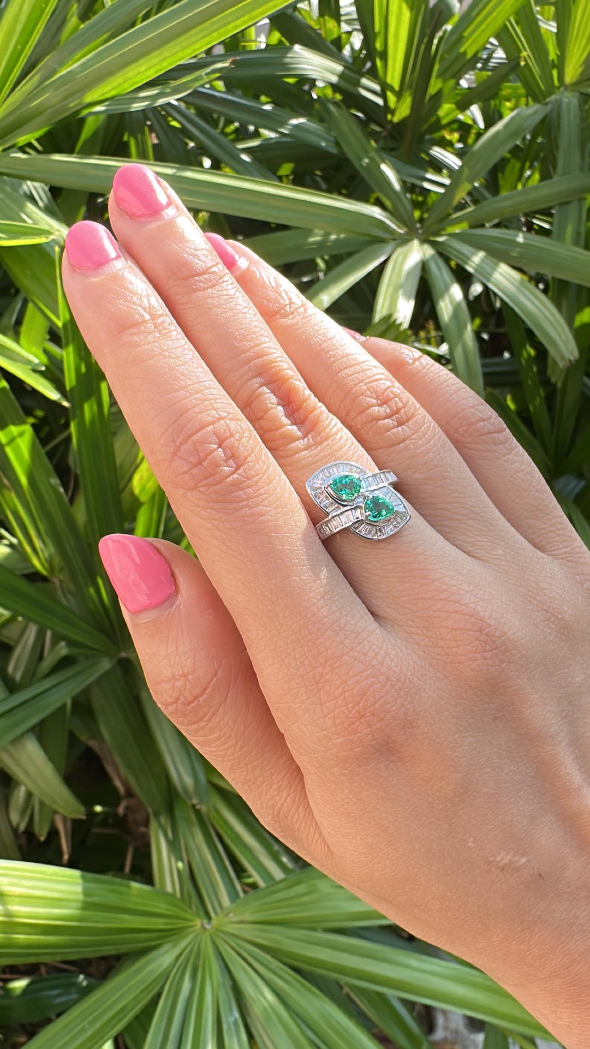 Set in 18K Gold, 0.60 carats, Zambian Emerald & Tapered Diamonds Engagement Ring For Sale 3