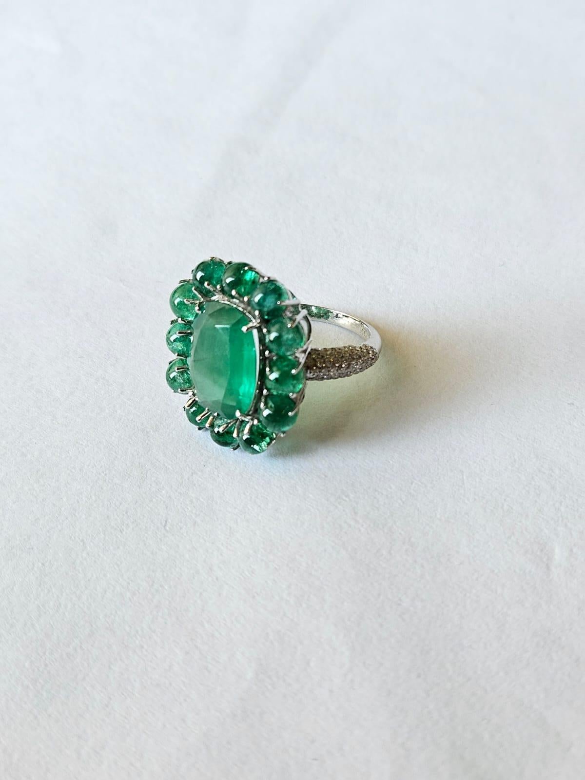 Set in 18K Gold, 10.16 carats, natural Zambian Emerald & Diamonds Cocktail Ring In New Condition For Sale In Hong Kong, HK
