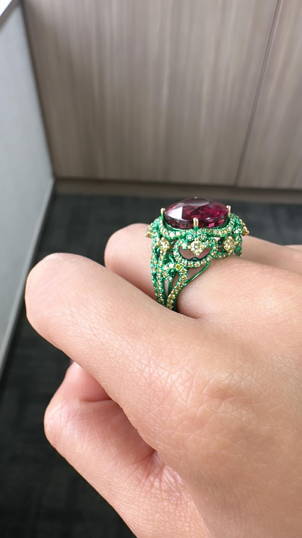 Set in 18K Gold, 10.21 carats Tourmaline & Yellow Diamonds Engagement Ring For Sale 1