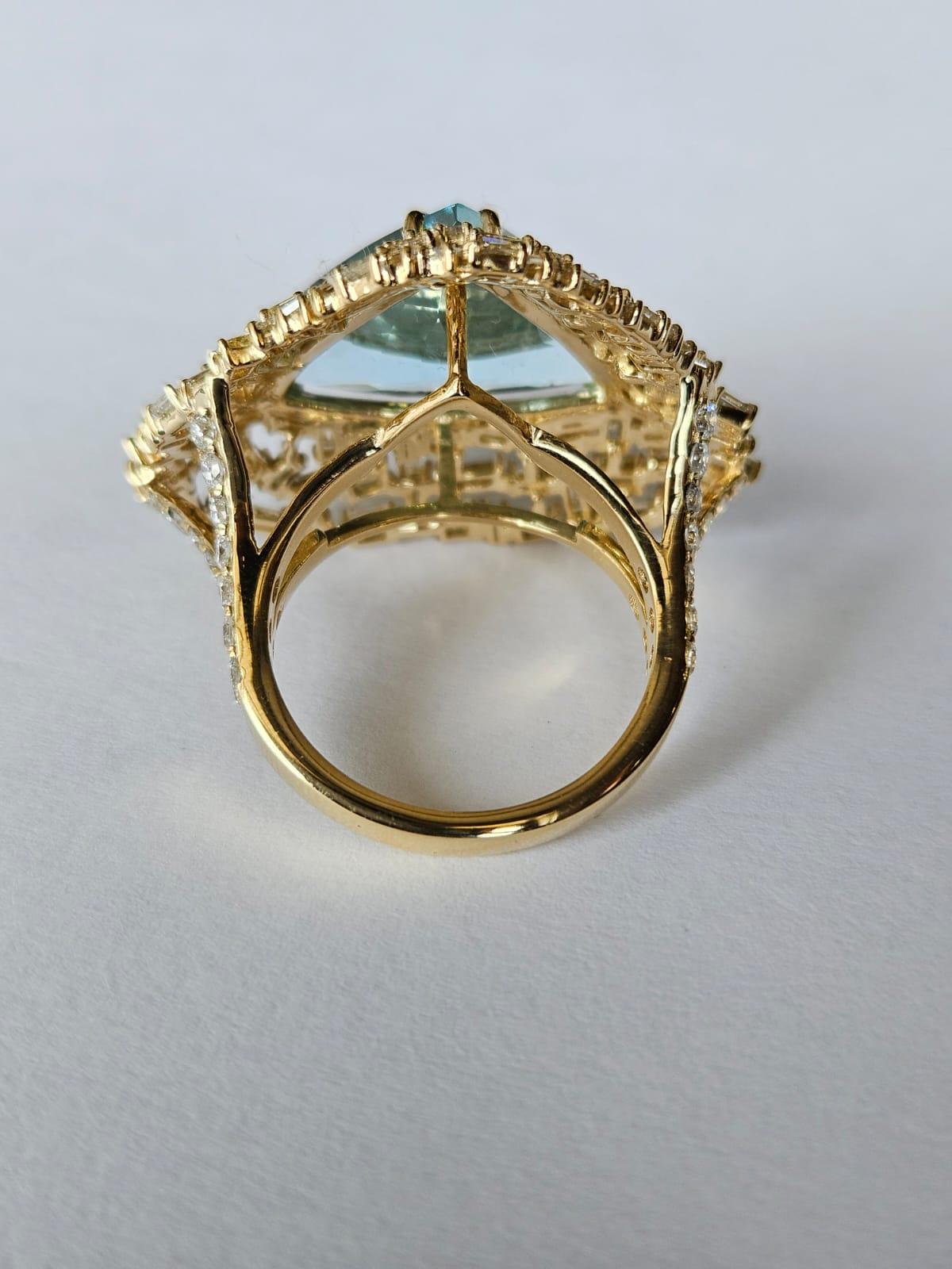 Anello da cocktail con acquamarina e diamanti baguette in oro 18 carati, 10,23 carati in vendita 2