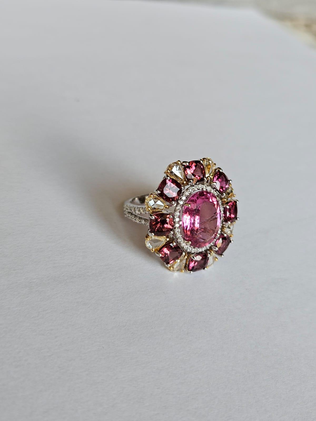 Set in 18K Gold, 10.28 carats Rubellite & Yellow Rose Cut Diamonds Cocktail Ring In New Condition For Sale In Hong Kong, HK