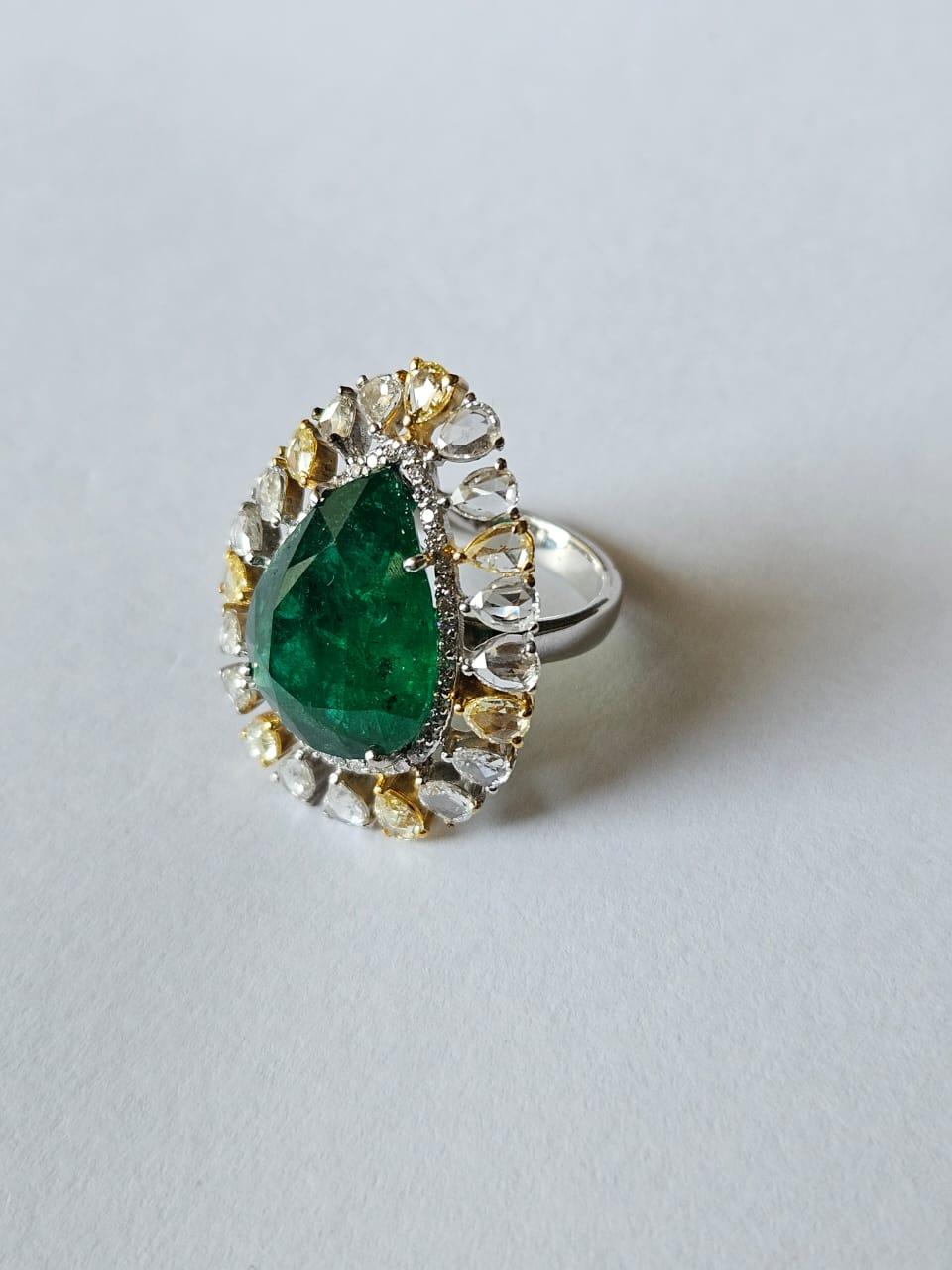 Set in 18K Gold, 10.40 carats Zambian Emerald & Rose Cut Diamond Engagement Ring In New Condition For Sale In Hong Kong, HK