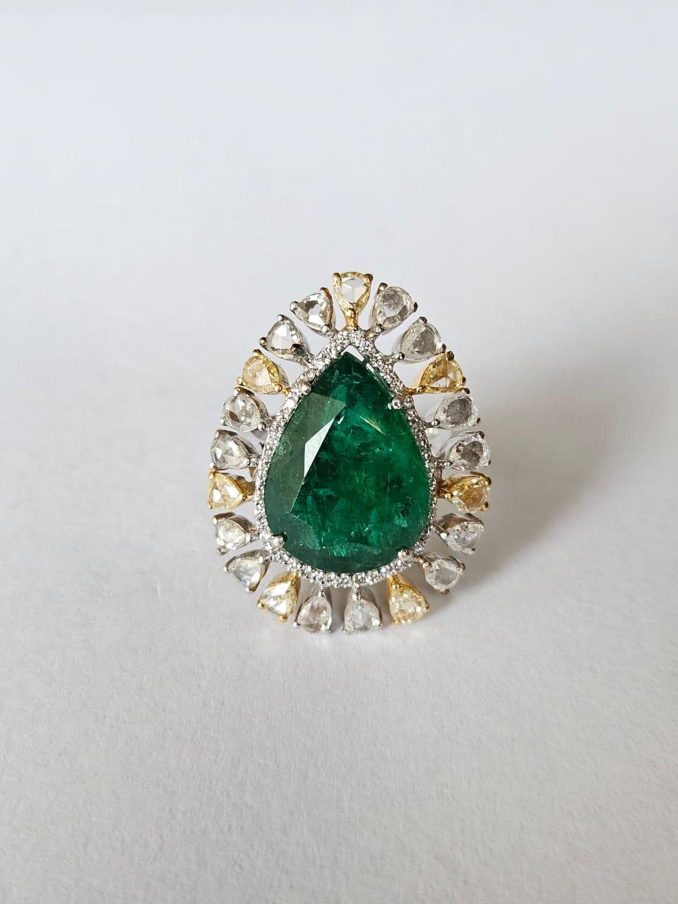 Women's or Men's Set in 18K Gold, 10.40 carats Zambian Emerald & Rose Cut Diamond Engagement Ring For Sale