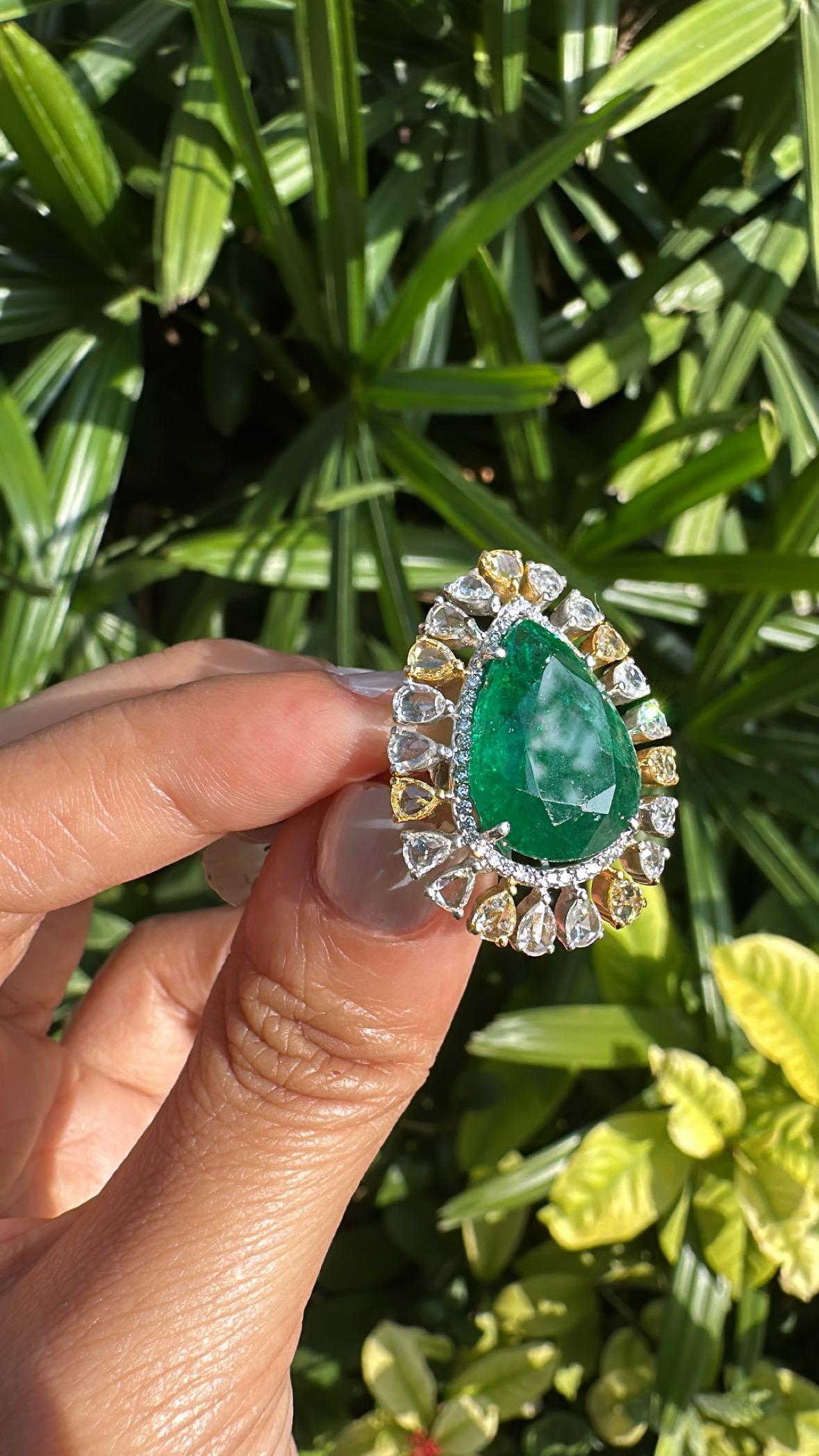 Set in 18K Gold, 10.40 carats Zambian Emerald & Rose Cut Diamond Engagement Ring For Sale 1