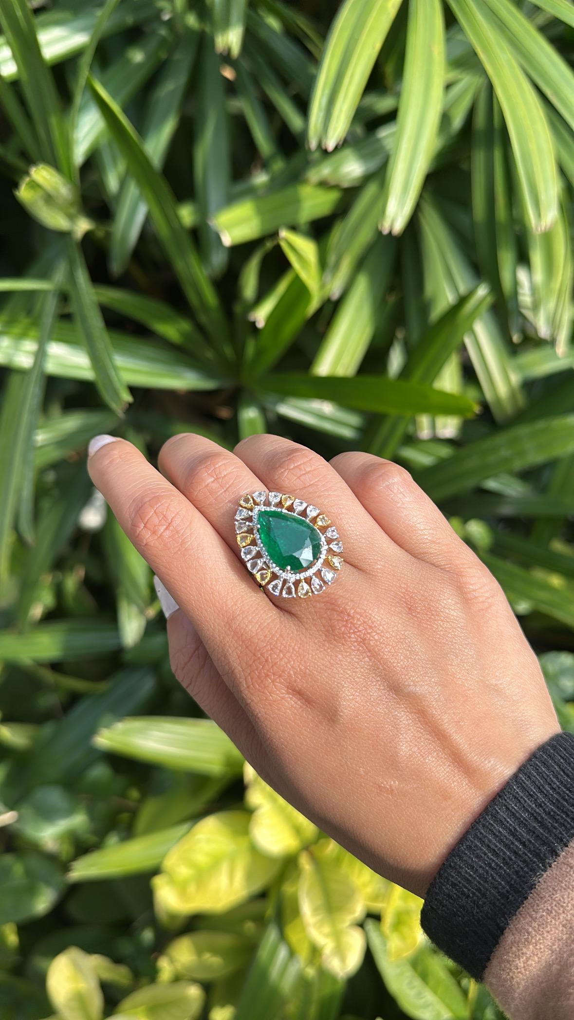 Set in 18K Gold, 10.40 carats Zambian Emerald & Rose Cut Diamond Engagement Ring For Sale 3