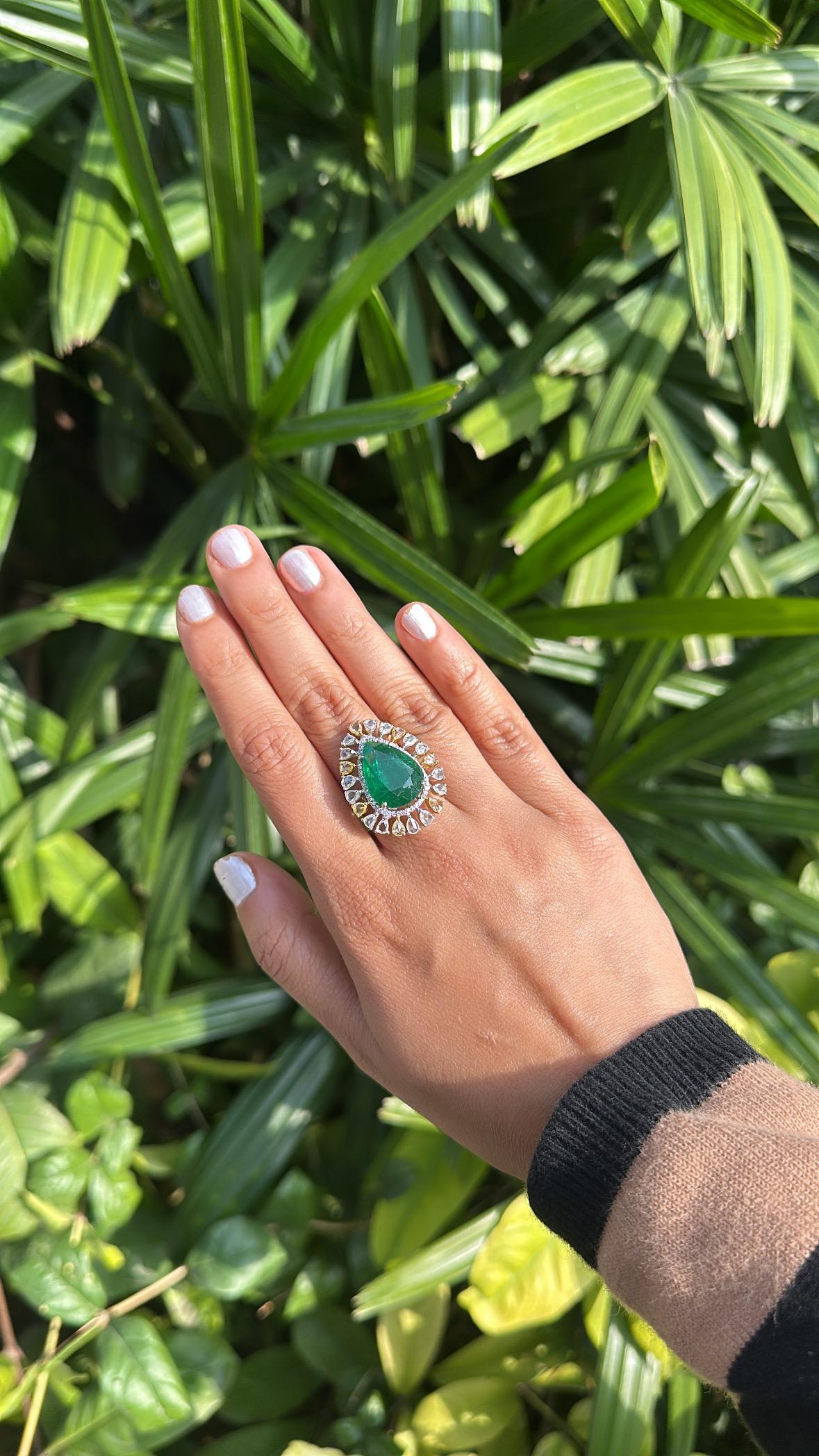 Set in 18K Gold, 10.40 carats Zambian Emerald & Rose Cut Diamond Engagement Ring For Sale 4