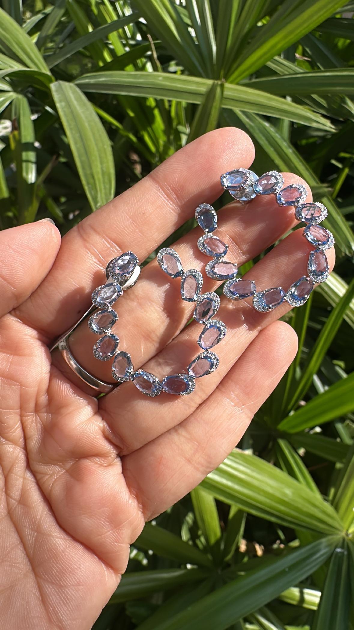 Créoles en or 18 carats, 10,44 carats, saphirs bleus de Ceylan et diamants en vente 1