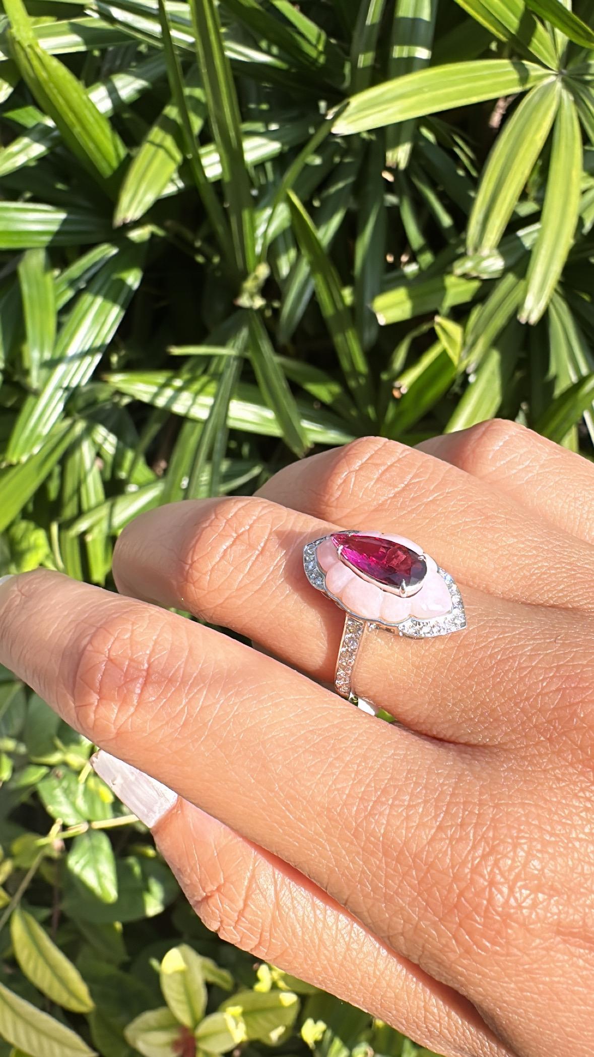 Women's or Men's Set in 18K Gold, 1.05 carats, Rubellite, Pink Opal & Diamonds Engagement Ring For Sale