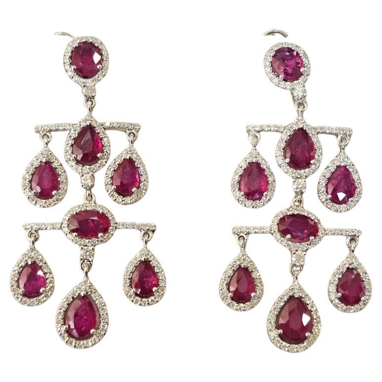 Orecchini Chandelier in oro 18 carati, rubino del Mozambico e diamanti da 10,52 carati