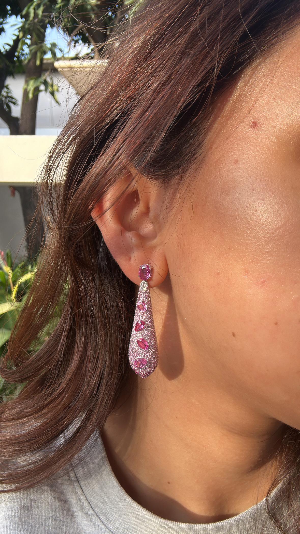 Boucles d'oreilles chandelier en or 18 carats, saphirs roses de Ceylan de 10,56 carats et diamants en vente 4