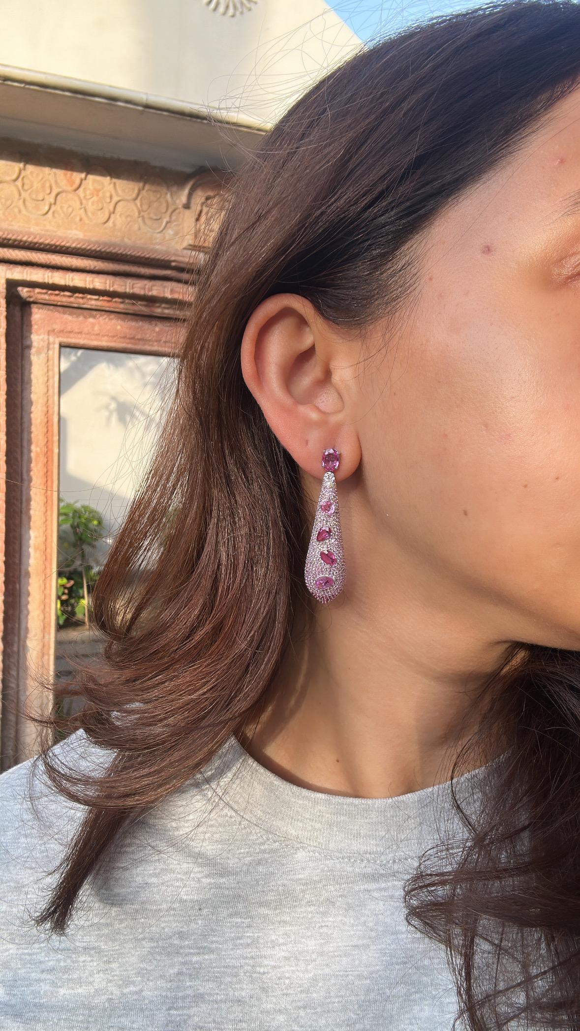 Boucles d'oreilles chandelier en or 18 carats, saphirs roses de Ceylan de 10,56 carats et diamants en vente 5