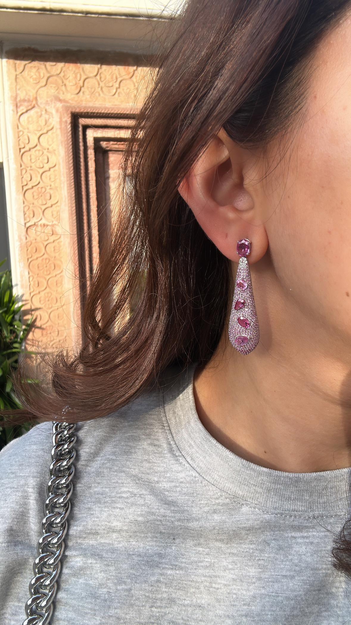Boucles d'oreilles chandelier en or 18 carats, saphirs roses de Ceylan de 10,56 carats et diamants en vente 7