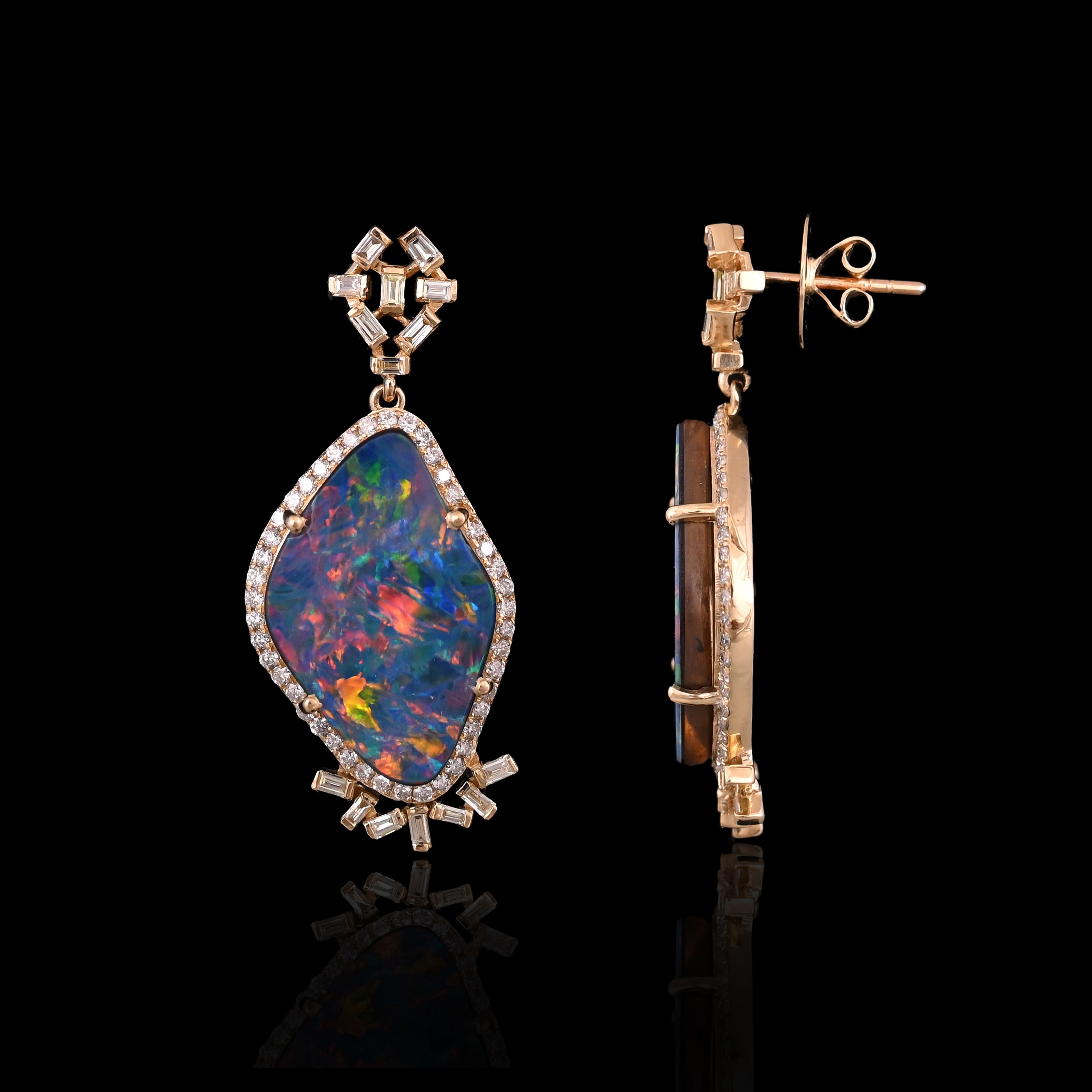 Art déco Boucles d'oreilles chandelier en or 18 carats, opales doubles de 10,64 carats et diamants jaunes en vente