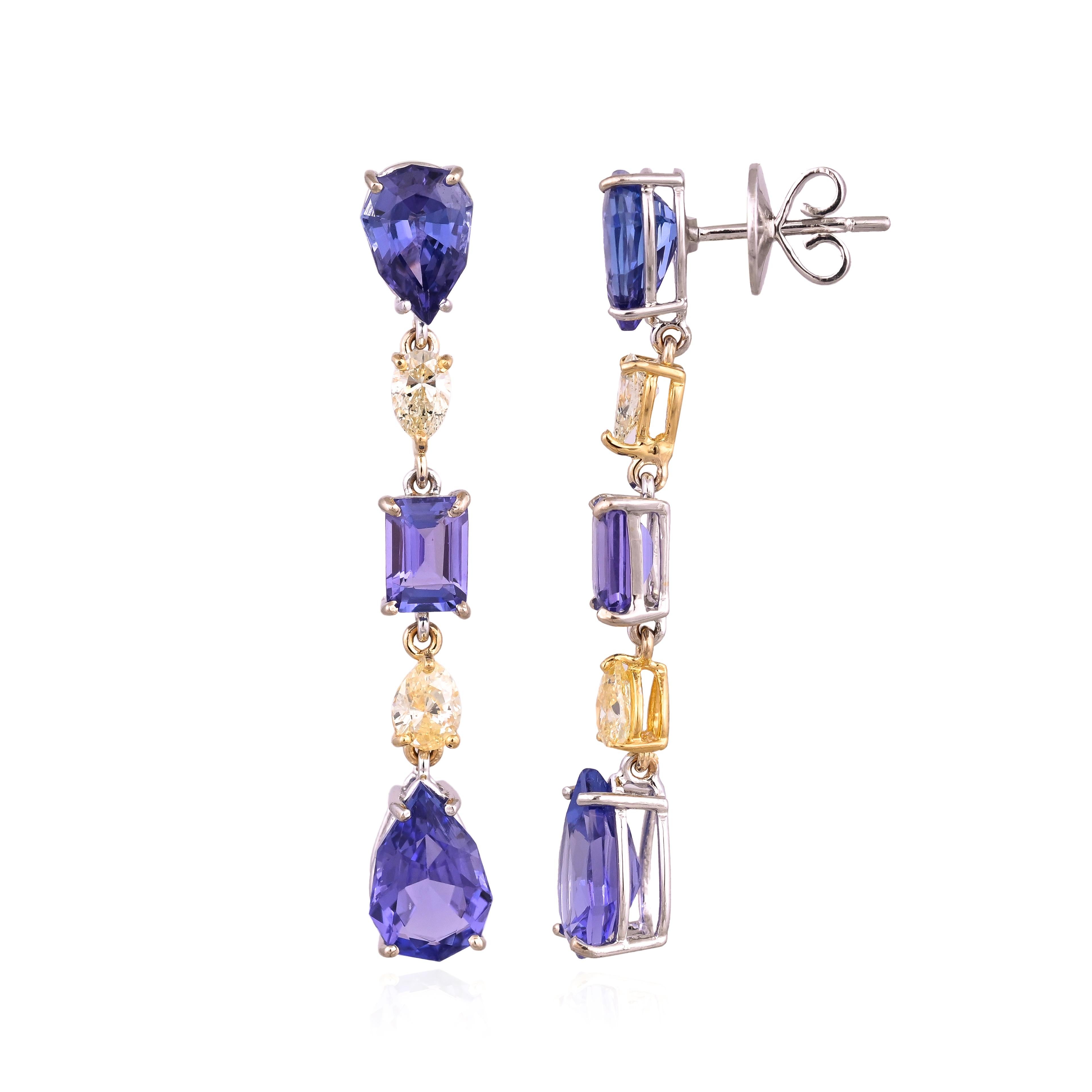 Ohrringe aus 18 Karat Gold, 10,65 Karat, Tansanite und gelbe Diamanten, baumelnd (Moderne) im Angebot