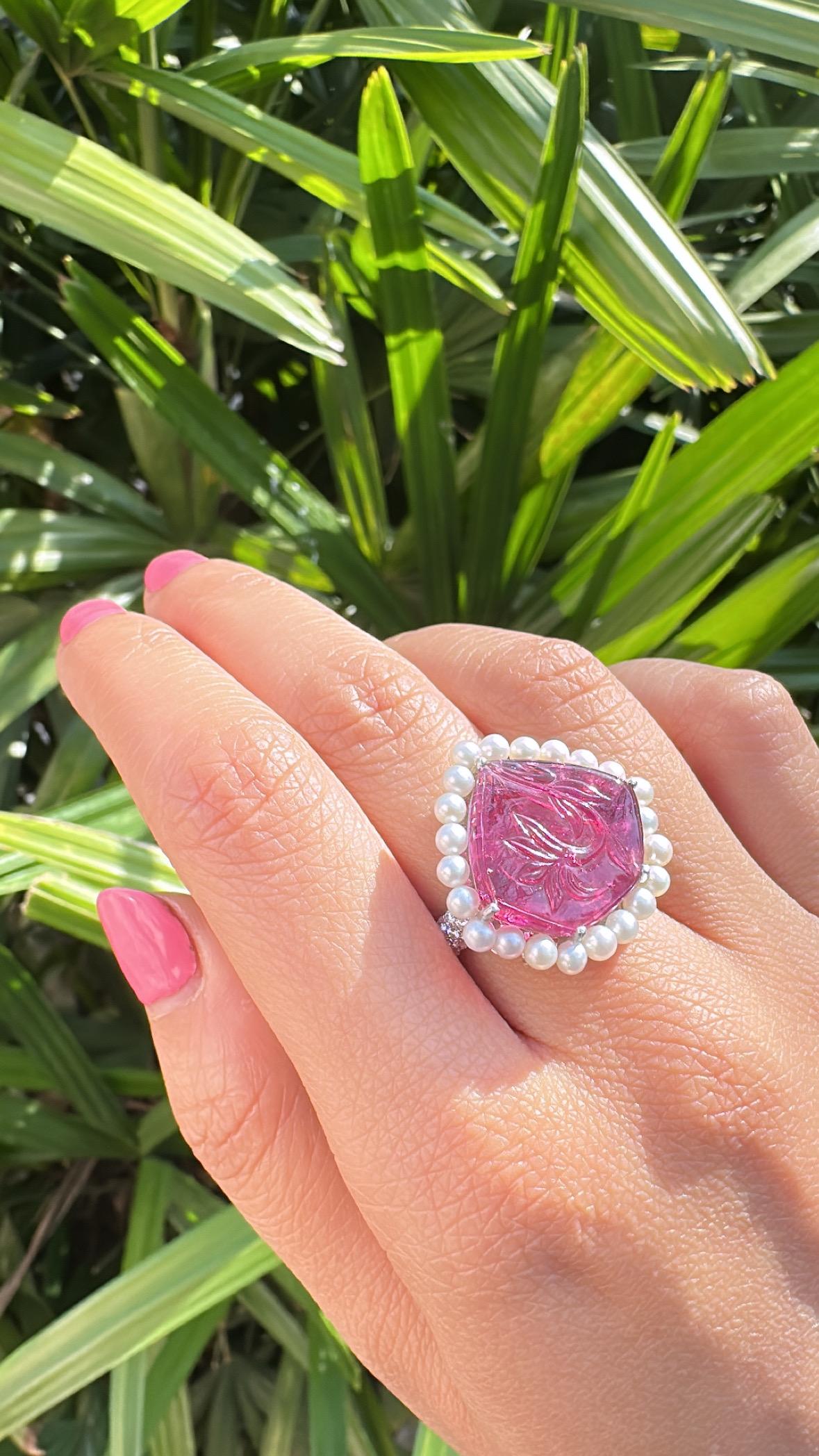 Set in 18K Gold, 10.67 carats Tourmaline, Freshwater Pearls & Diamonds Ring For Sale 5