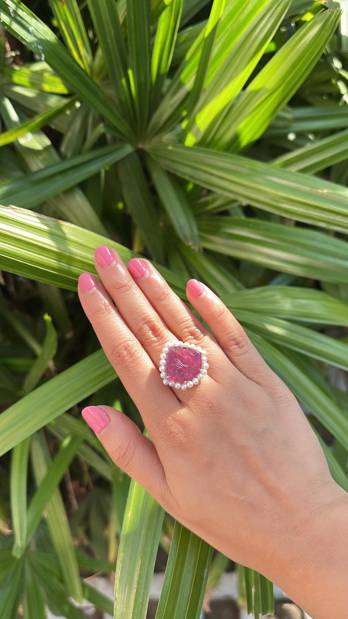 Set in 18K Gold, 10.67 carats Tourmaline, Freshwater Pearls & Diamonds Ring For Sale 2