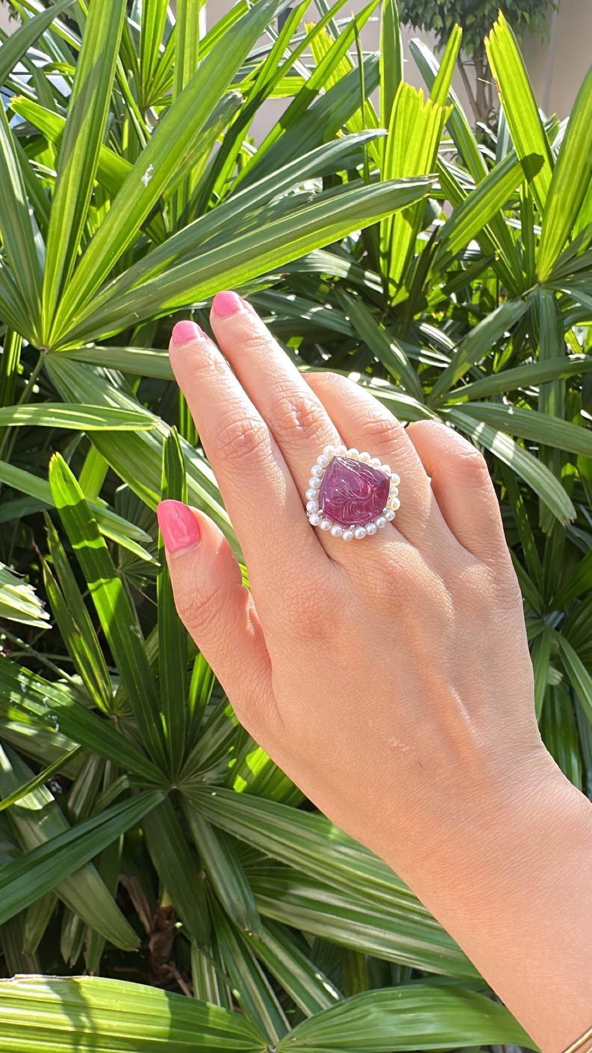 Set in 18K Gold, 10.67 carats Tourmaline, Freshwater Pearls & Diamonds Ring For Sale 3