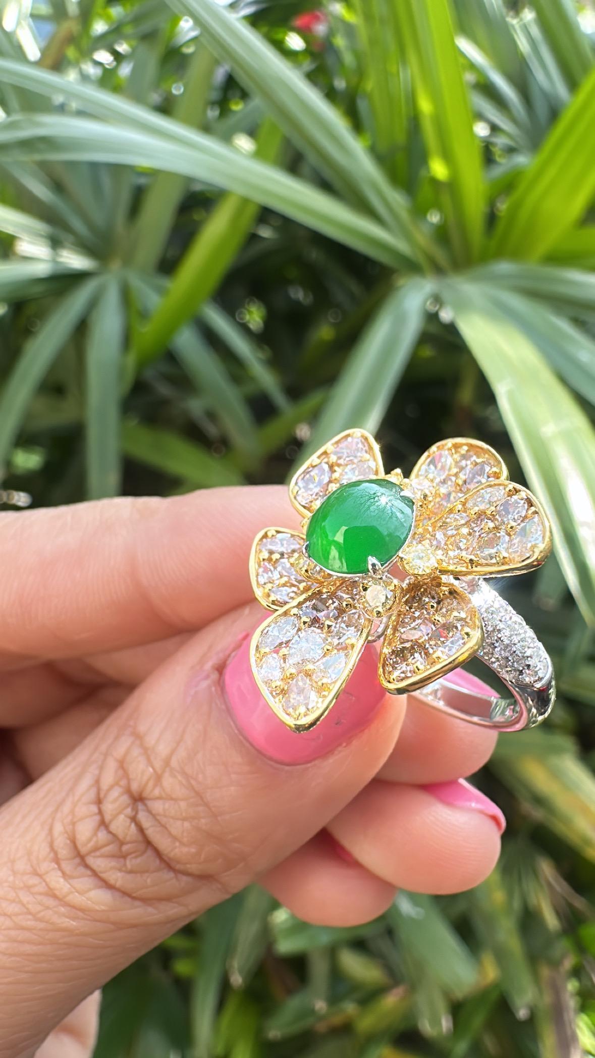 Anello di fidanzamento in oro 18 carati, giada e diamanti gialli da 1,07 carati in vendita 1