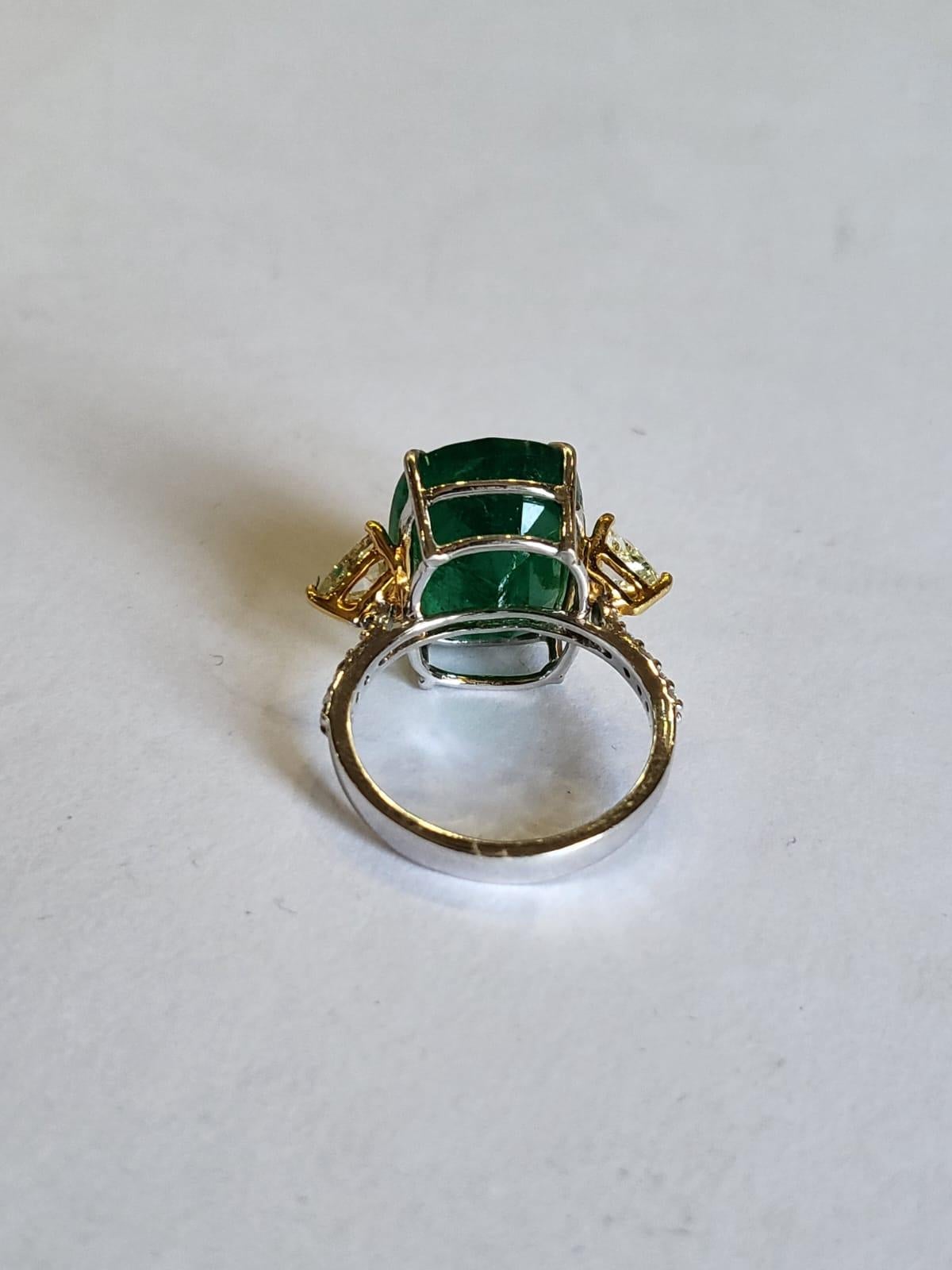 Modern Set in 18K Gold 10.85 carats Zambian Emerald & Rose Cut Diamonds Engagement Ring For Sale