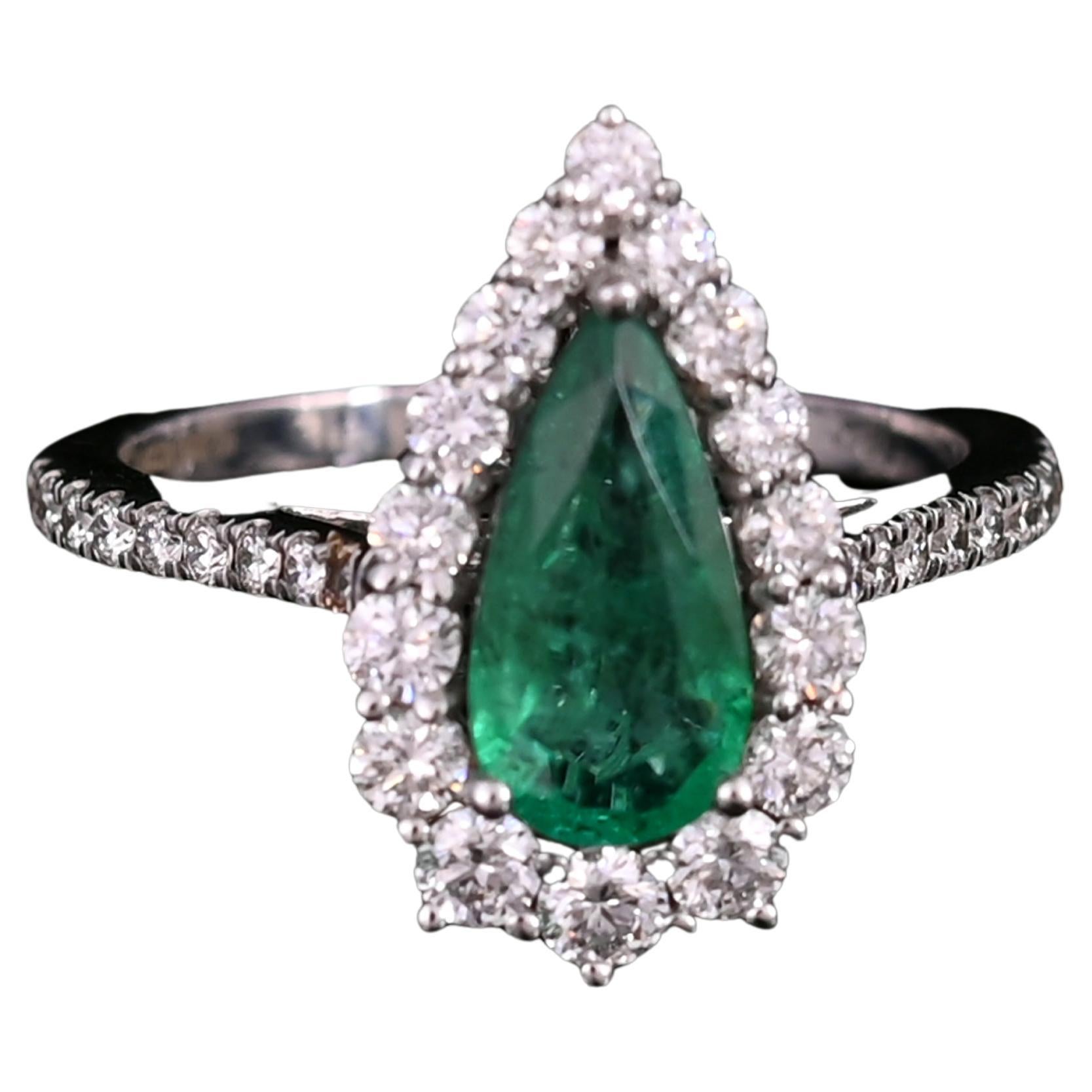 Set in 18K Gold, 1.09 carats, natural Zambian Emerald & Diamond Engagement Ring  For Sale
