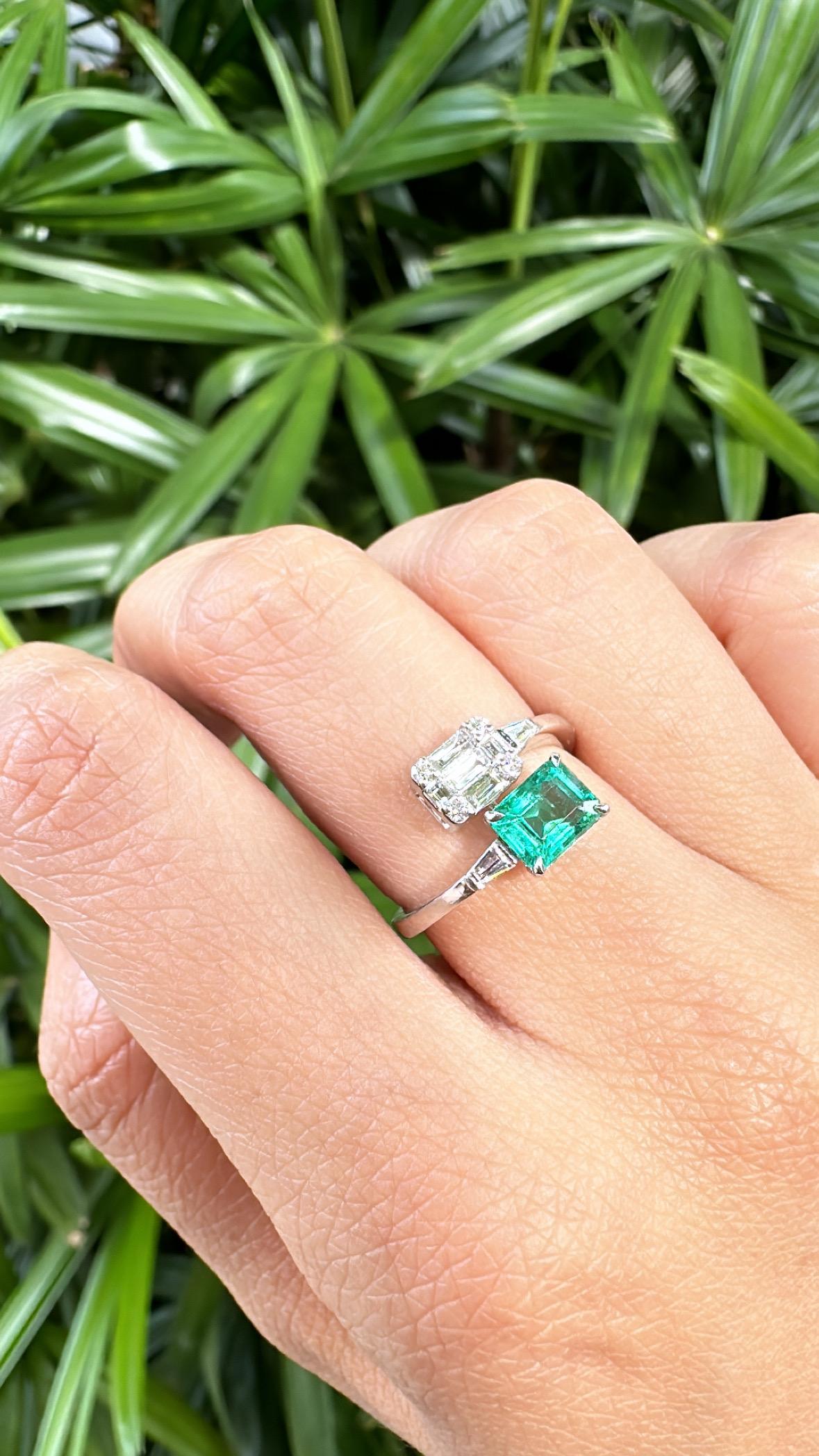 Set in 18K Gold, 1.10 carats, natural Zambian Emerald & Diamonds Engagement Ring 4