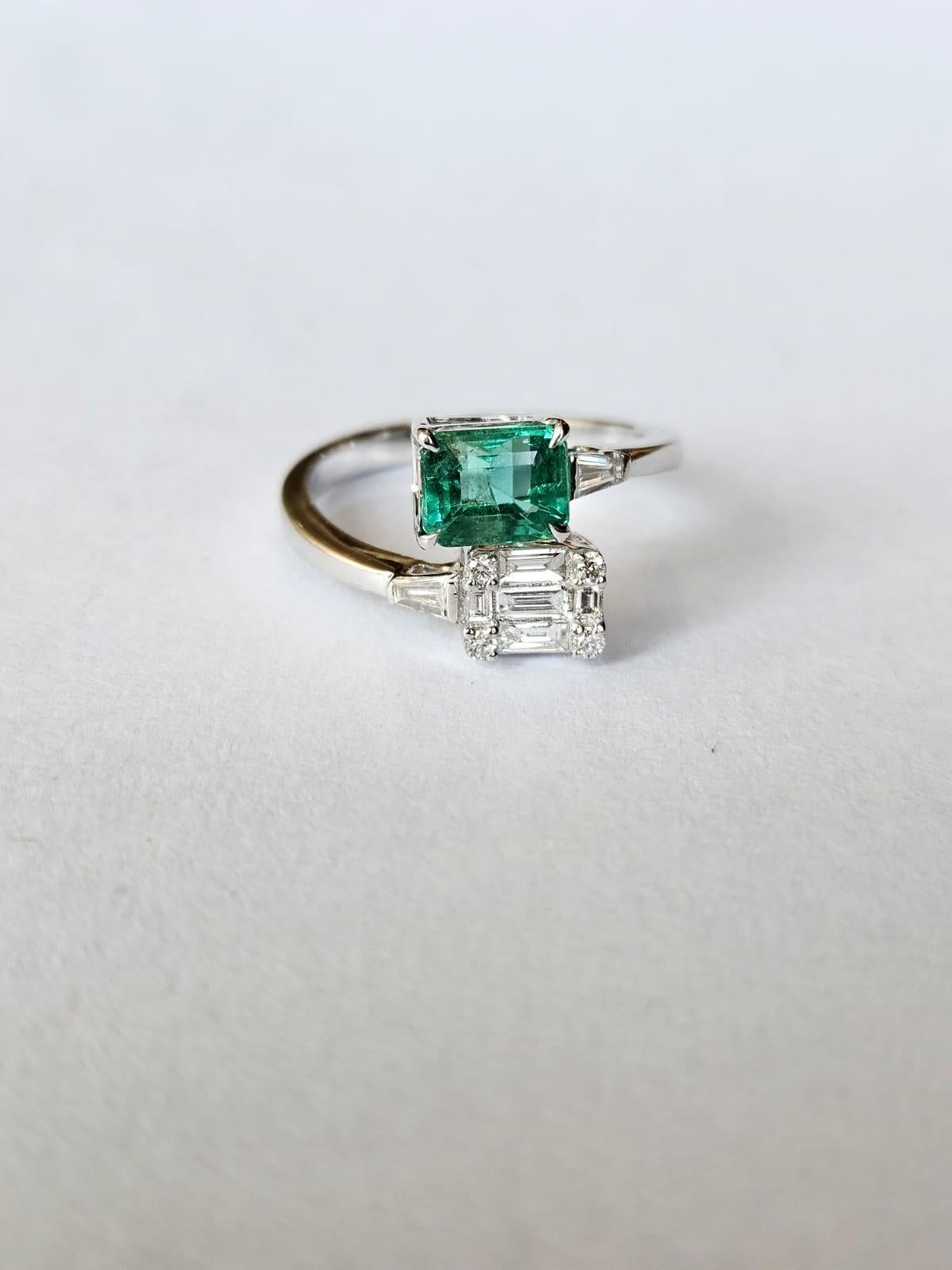Set in 18K Gold, 1.10 carats, natural Zambian Emerald & Diamonds Engagement Ring In New Condition In Hong Kong, HK