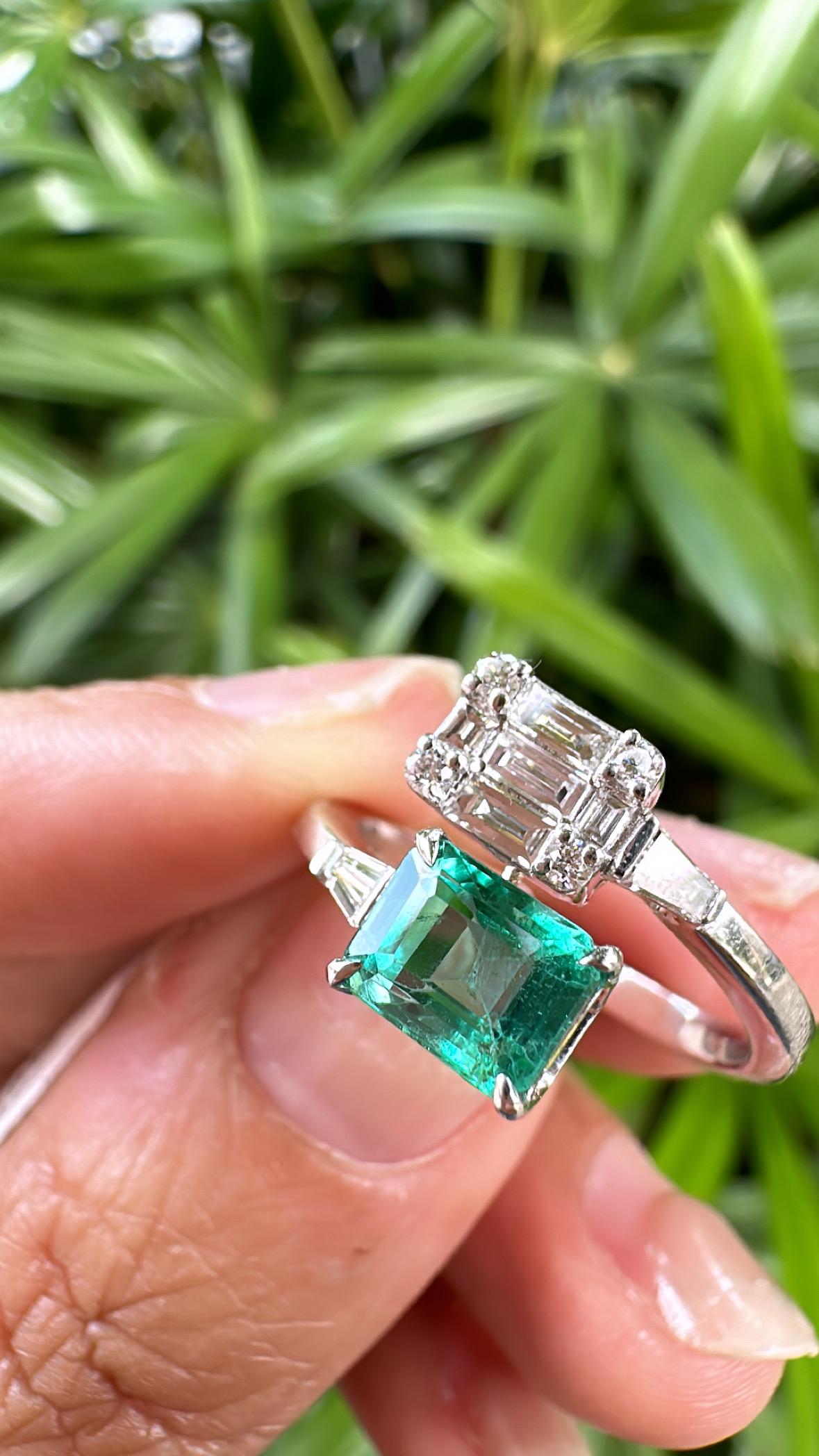 Set in 18K Gold, 1.10 carats, natural Zambian Emerald & Diamonds Engagement Ring 1