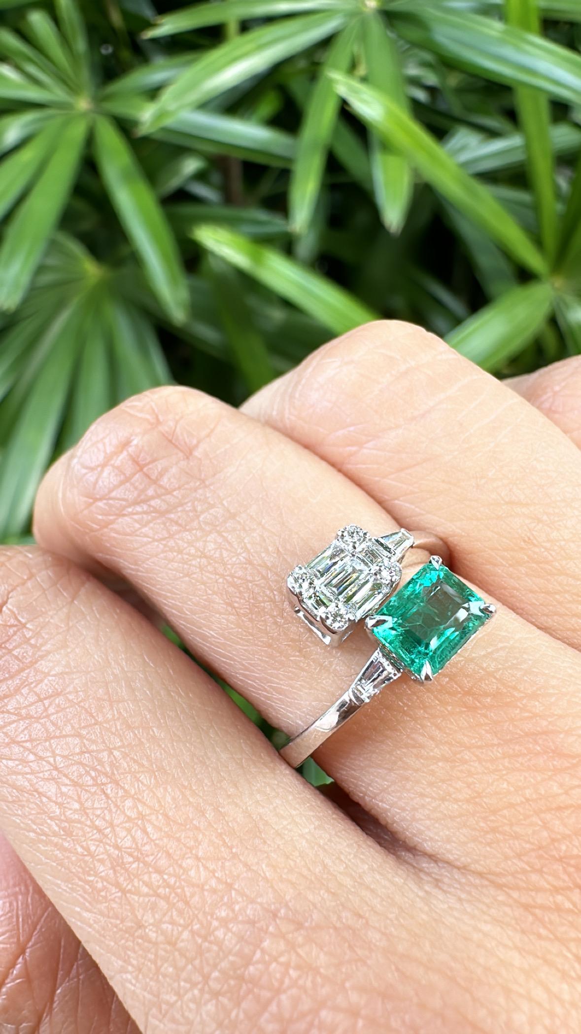 Set in 18K Gold, 1.10 carats, natural Zambian Emerald & Diamonds Engagement Ring 2