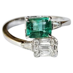 Set in 18K Gold, 1.10 carats, natural Zambian Emerald & Diamonds Engagement Ring